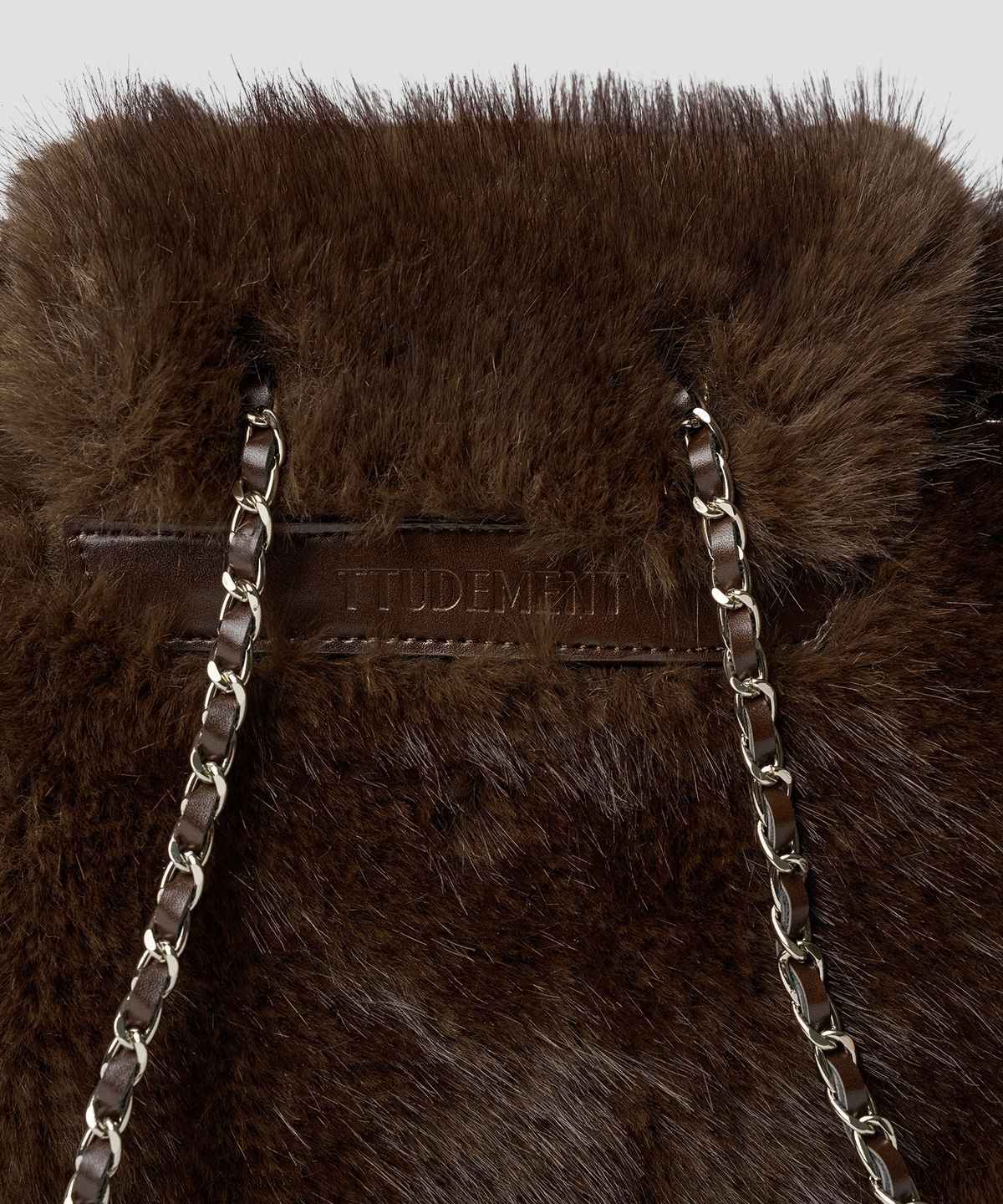 튜드먼트(TTUDEMENT) FAUX FUR CHAIN STRAP BACKPACK BROWN