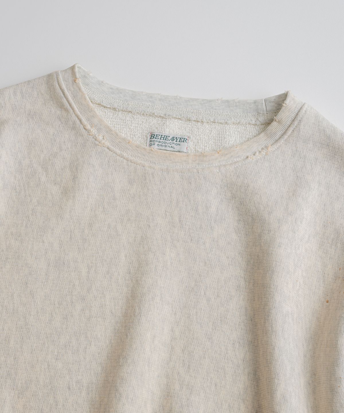 비헤비어(BEHEAVYER) DISTRESSED REVERSE WEAVE SWEATSHIRTS dust oatmeal