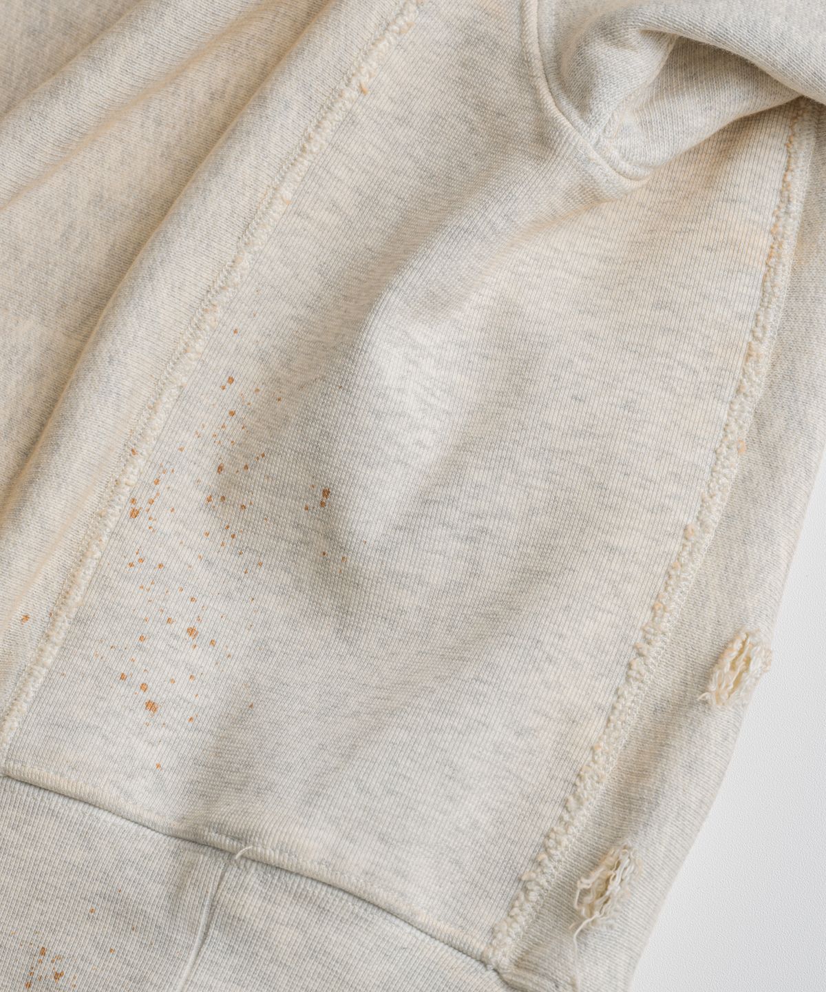 비헤비어(BEHEAVYER) DISTRESSED REVERSE WEAVE SWEATSHIRTS dust oatmeal