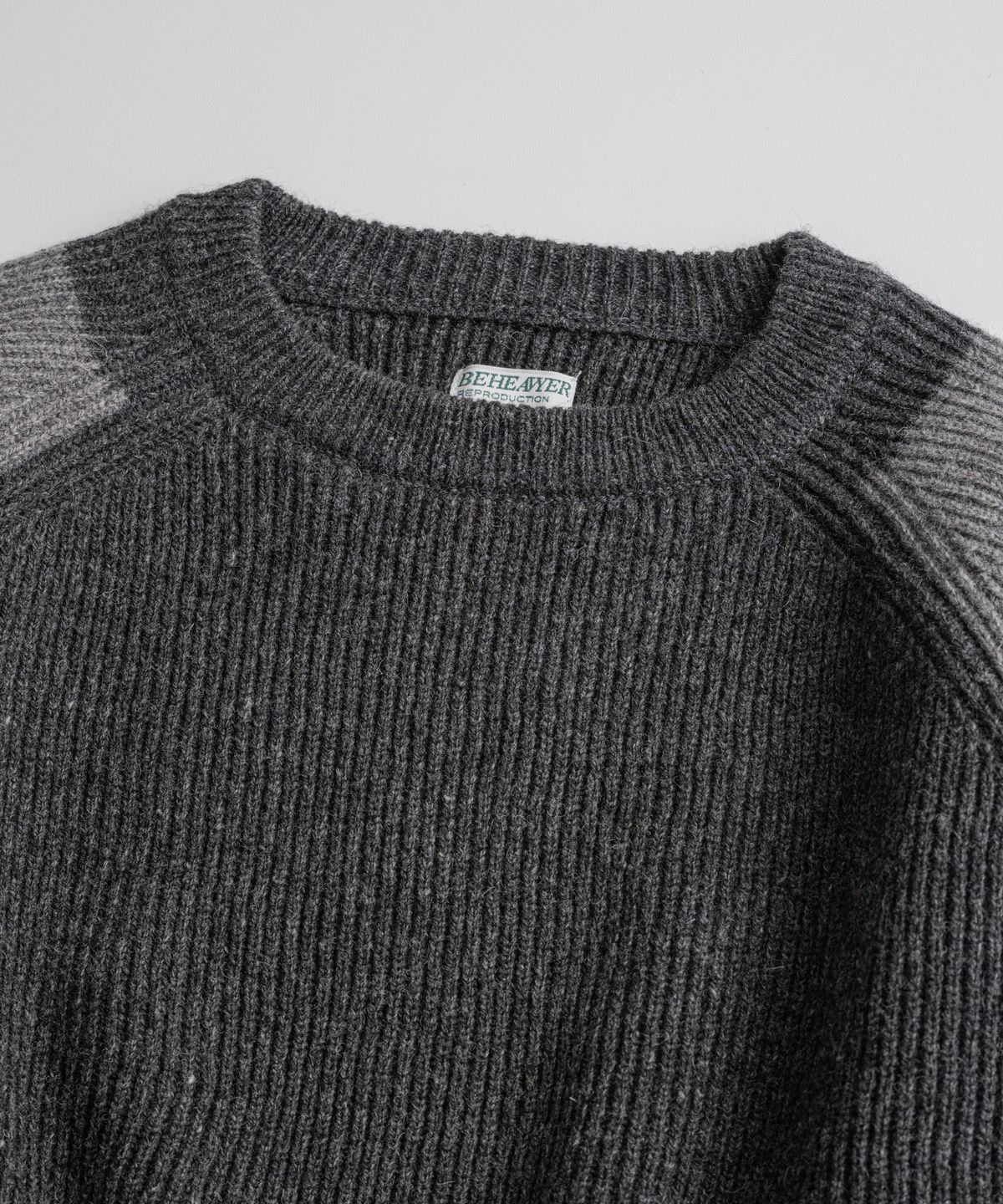 비헤비어(BEHEAVYER) DRY WOOL CREWNECK MIL KNIT charcoal