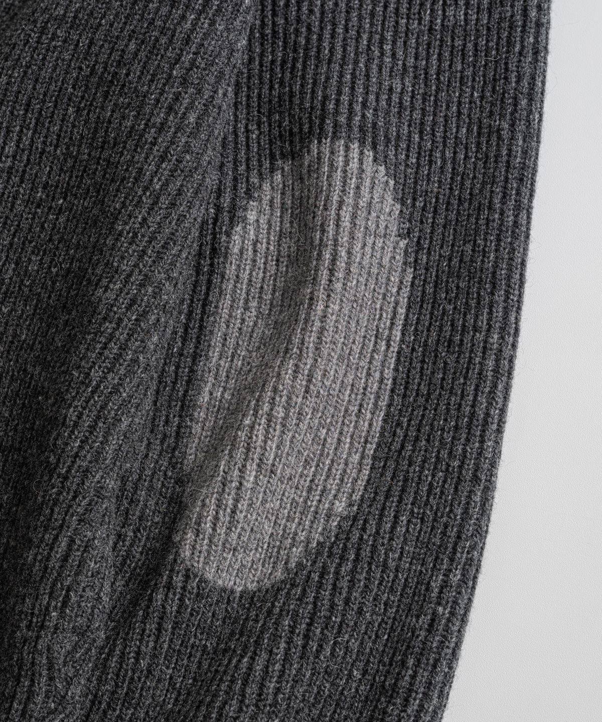 비헤비어(BEHEAVYER) DRY WOOL CREWNECK MIL KNIT charcoal