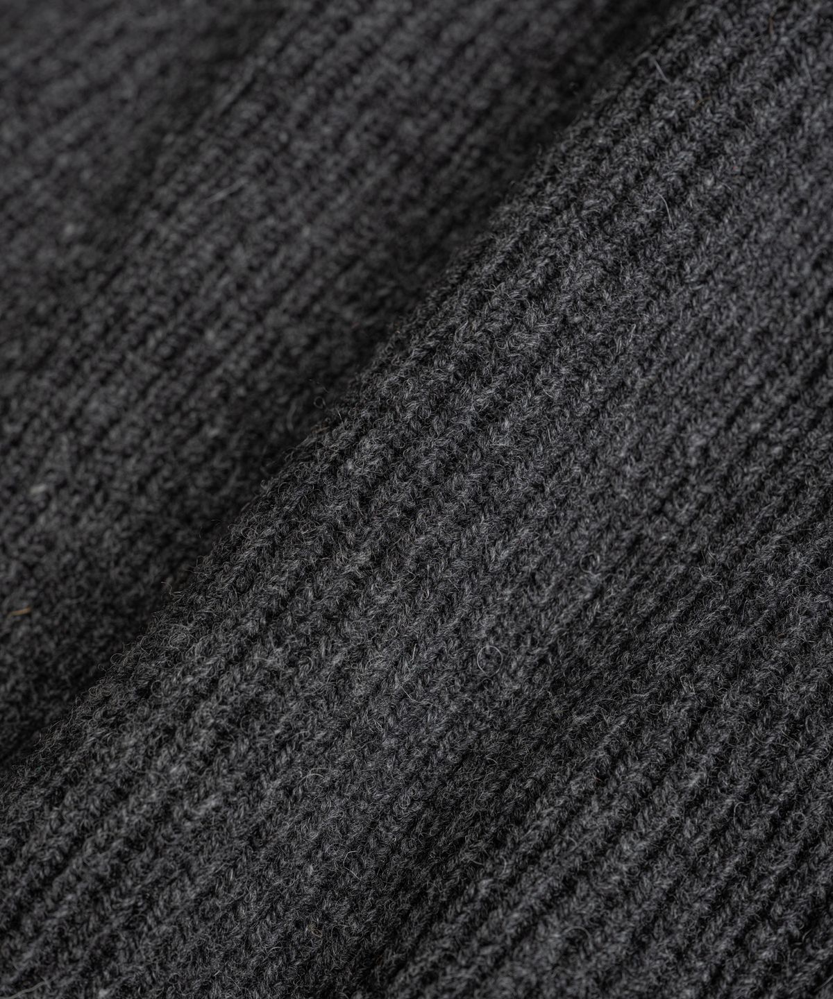 비헤비어(BEHEAVYER) DRY WOOL CREWNECK MIL KNIT charcoal