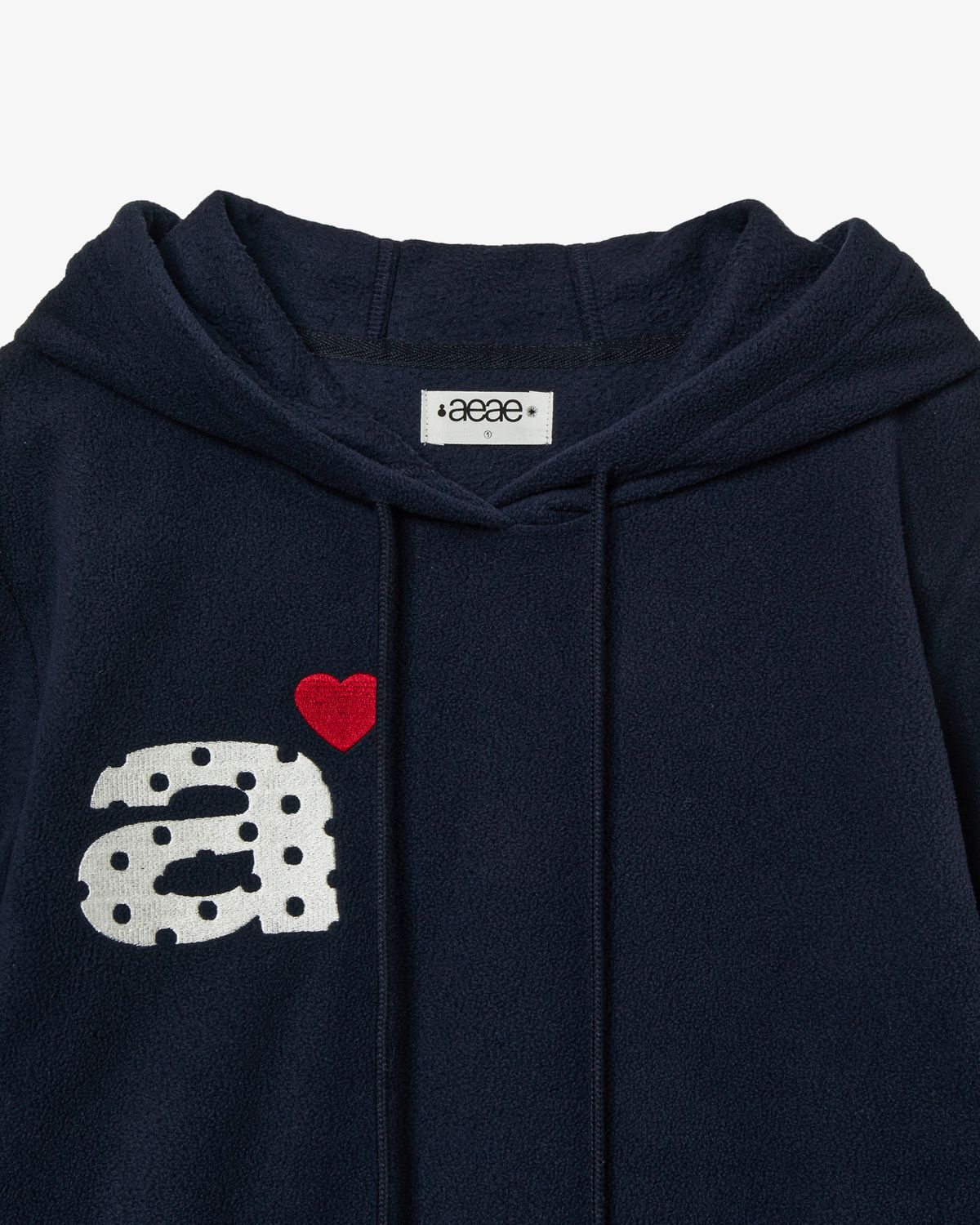 에이이에이이(AEAE) DOT SMALL LETTER FLEECE HOODIE [NAVY]