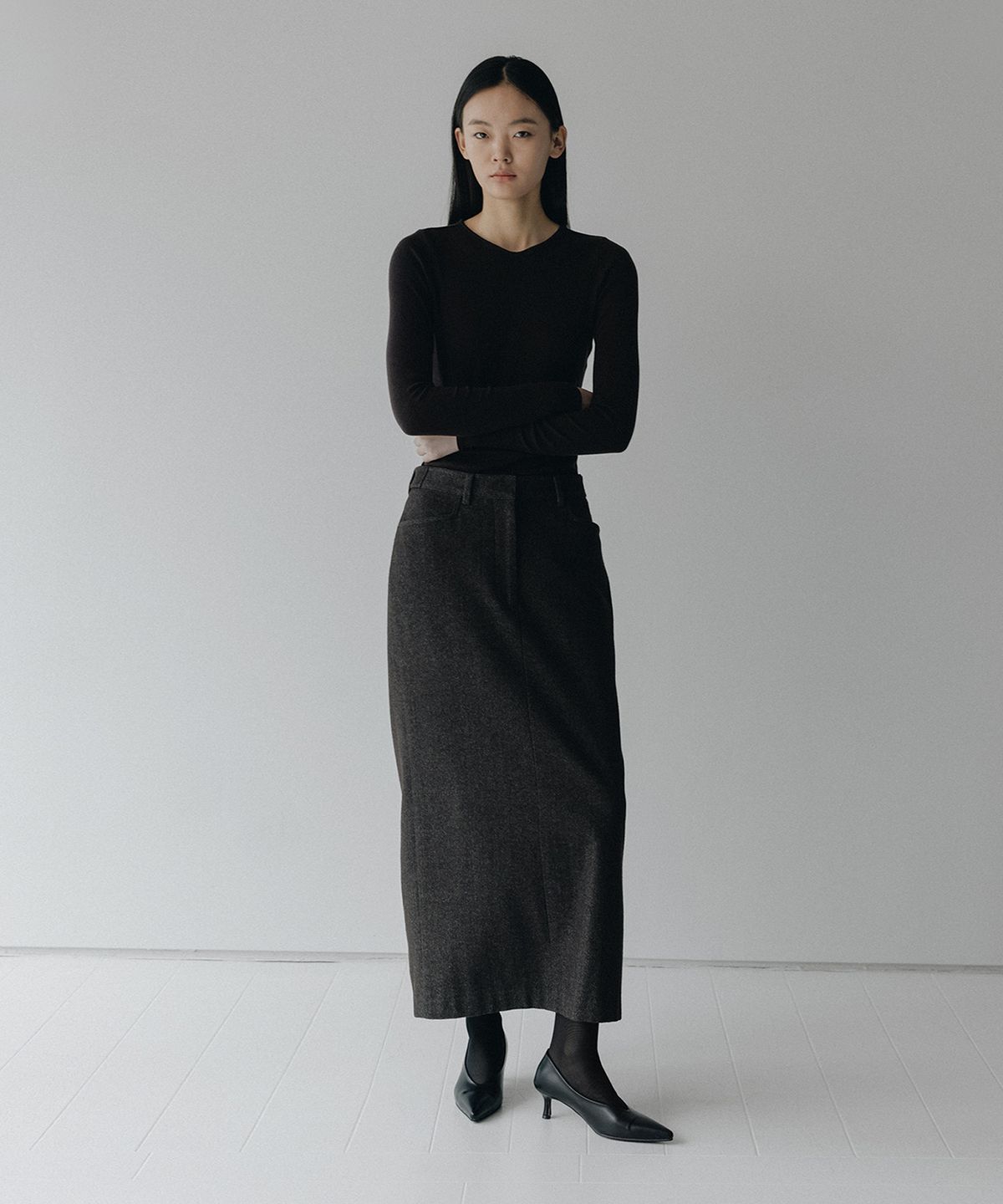 블랭크룸 우먼(BLANKROOM HER) 로우 브이 넥 티_BROWN