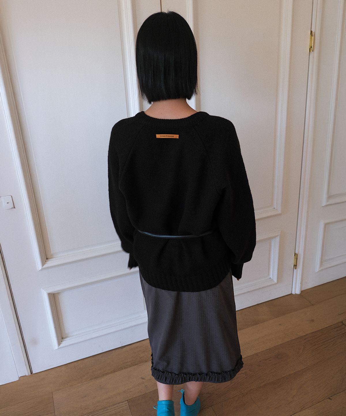 320쇼룸(320SHOWROOM) Raglan V-Neck Loose Fit Knit Pullover Black