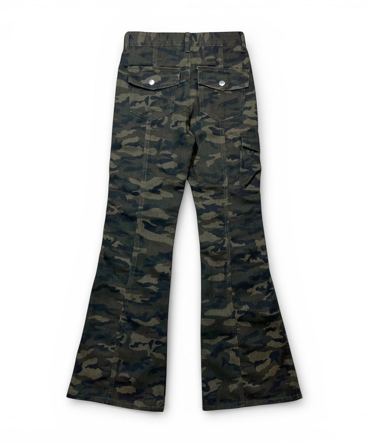 본슬리피(BORN SLIPPY) Camo Flare Cargo Pants