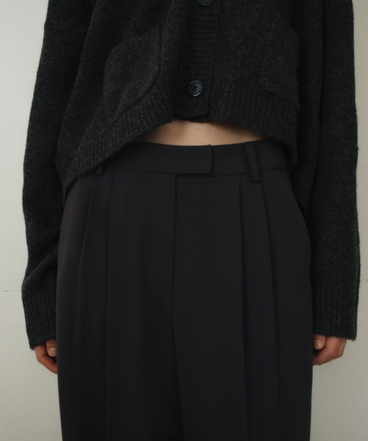 어나우트(UNNOUT) WOOL BASIC WIDE PANTS CHARCOAL