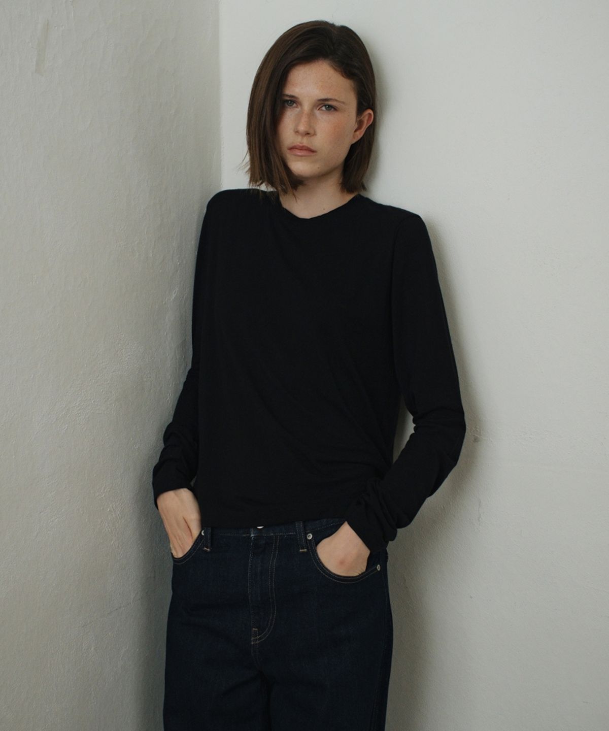 어나우트(UNNOUT) RELAXED WOOL T-SHIRT BLACK