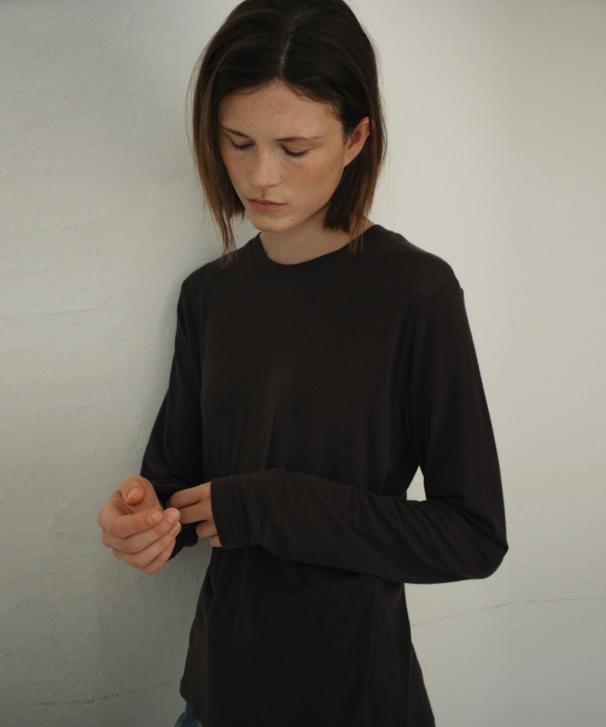 어나우트(UNNOUT) RELAXED WOOL T-SHIRT BROWN