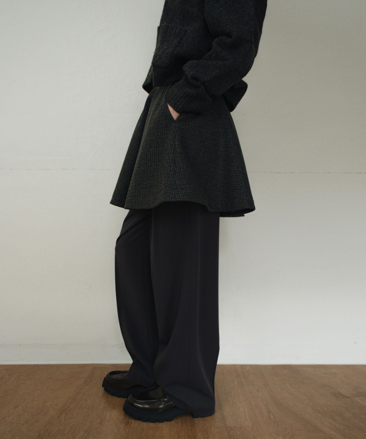 어나우트(UNNOUT) PREPPY CHECK WOOL SKIRT CHARCOAL