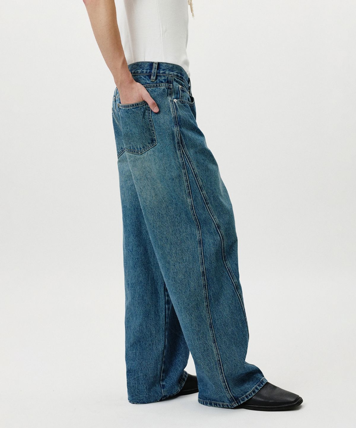 노페이머스(NOFAMOUS) Curved Wide Washing Jeans (Blue)