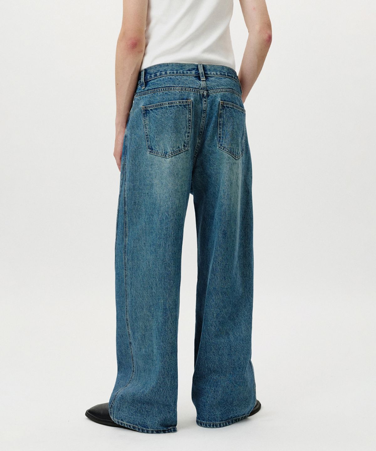 노페이머스(NOFAMOUS) Curved Wide Washing Jeans (Blue)