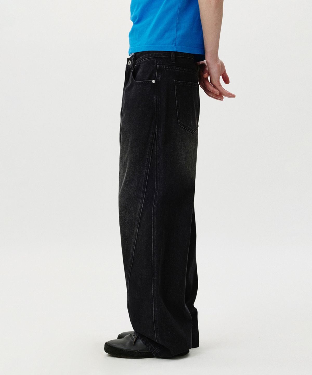 노페이머스(NOFAMOUS) Curved Wide Washing Jeans (Black)