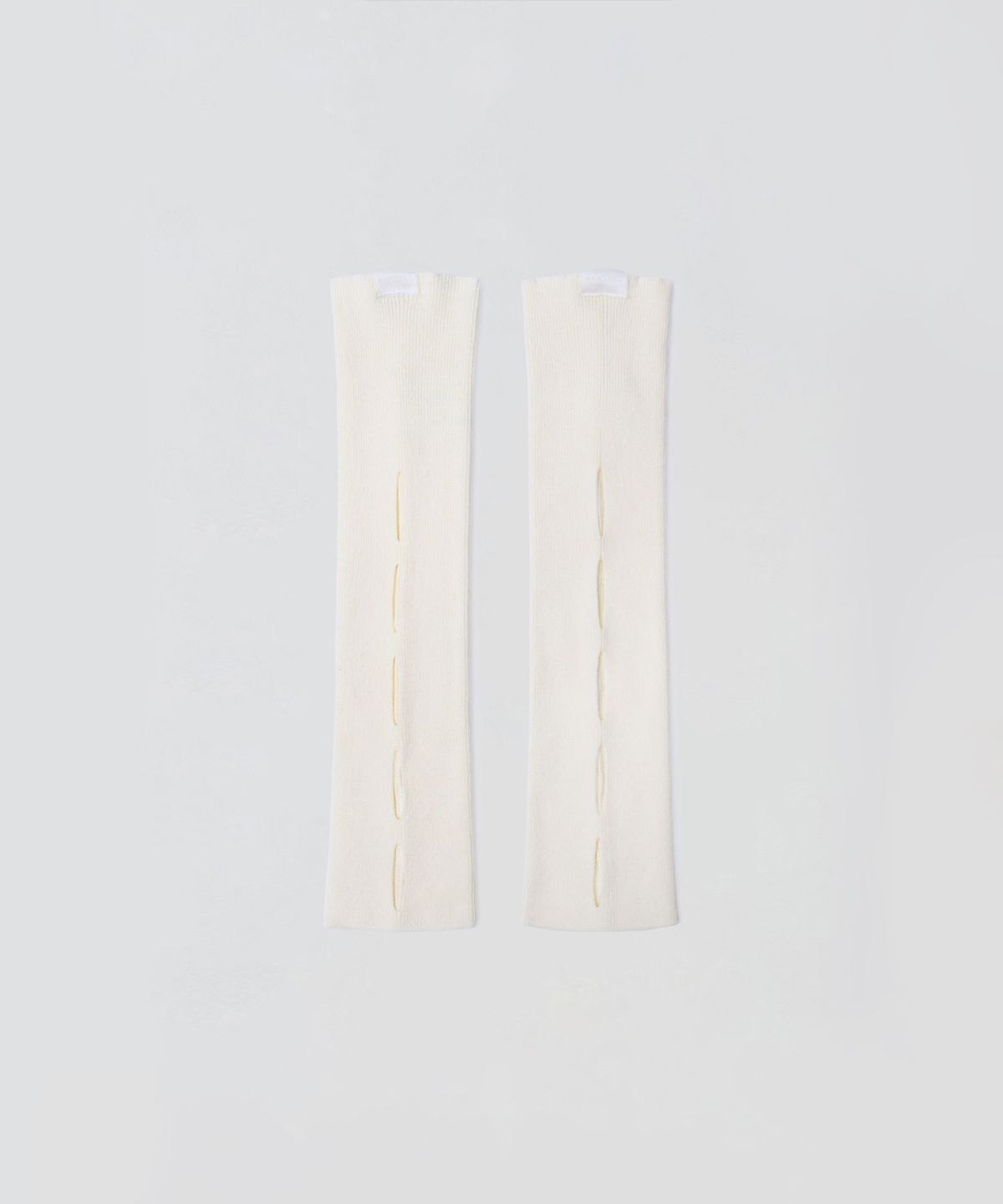 마조네(MA JOURNEE) HOLE DETAIL HAND WARMER_IVORY