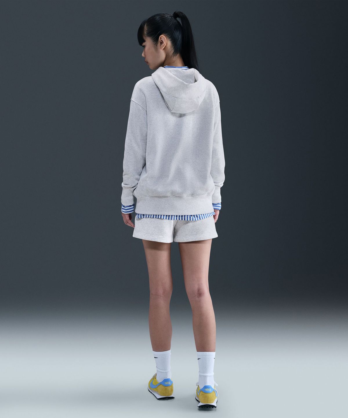 나이키(NIKE) 스포츠웨어 피닉스 플리스 오버사이즈 풀오버 후디 - 버치 헤더:블랙 / FZ7197-051