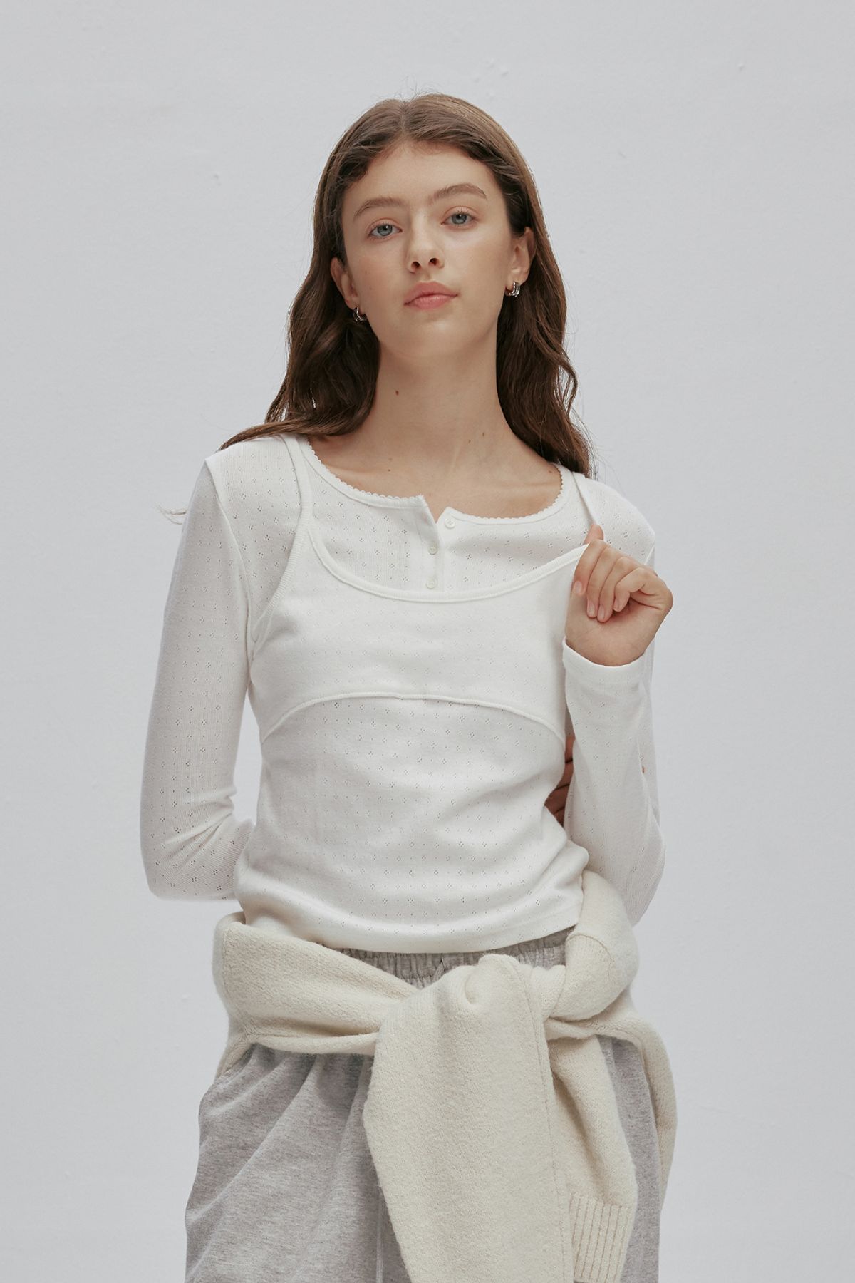 애프터아워즈(AFTERHOURS) HENRY NECK LAYERED LONG SLEEVE TOP (IVORY)