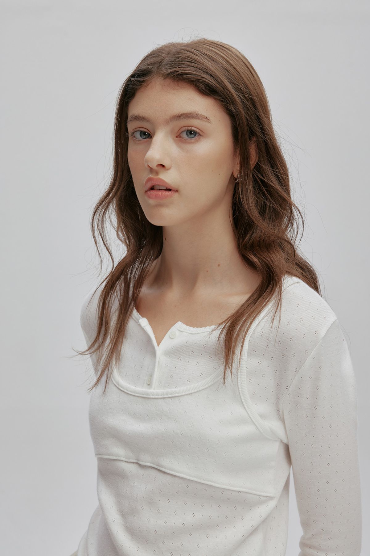 애프터아워즈(AFTERHOURS) HENRY NECK LAYERED LONG SLEEVE TOP (IVORY)