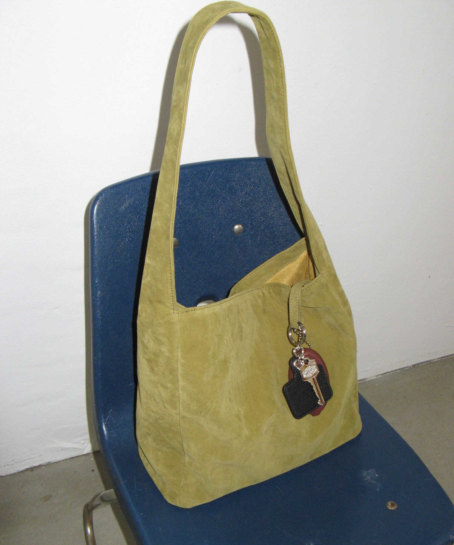 MUSINSA | Pote 0008 Square Shoulder Bag_Suede Olive