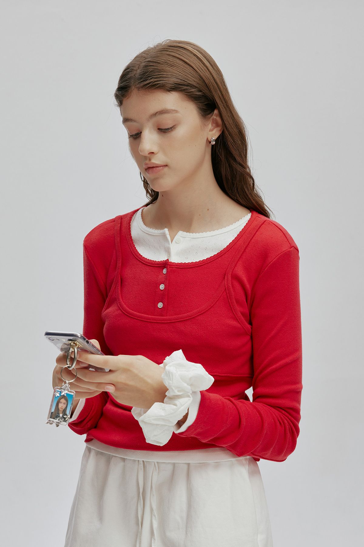 애프터아워즈(AFTERHOURS) HENRY NECK LAYERED LONG SLEEVE TOP (RED)
