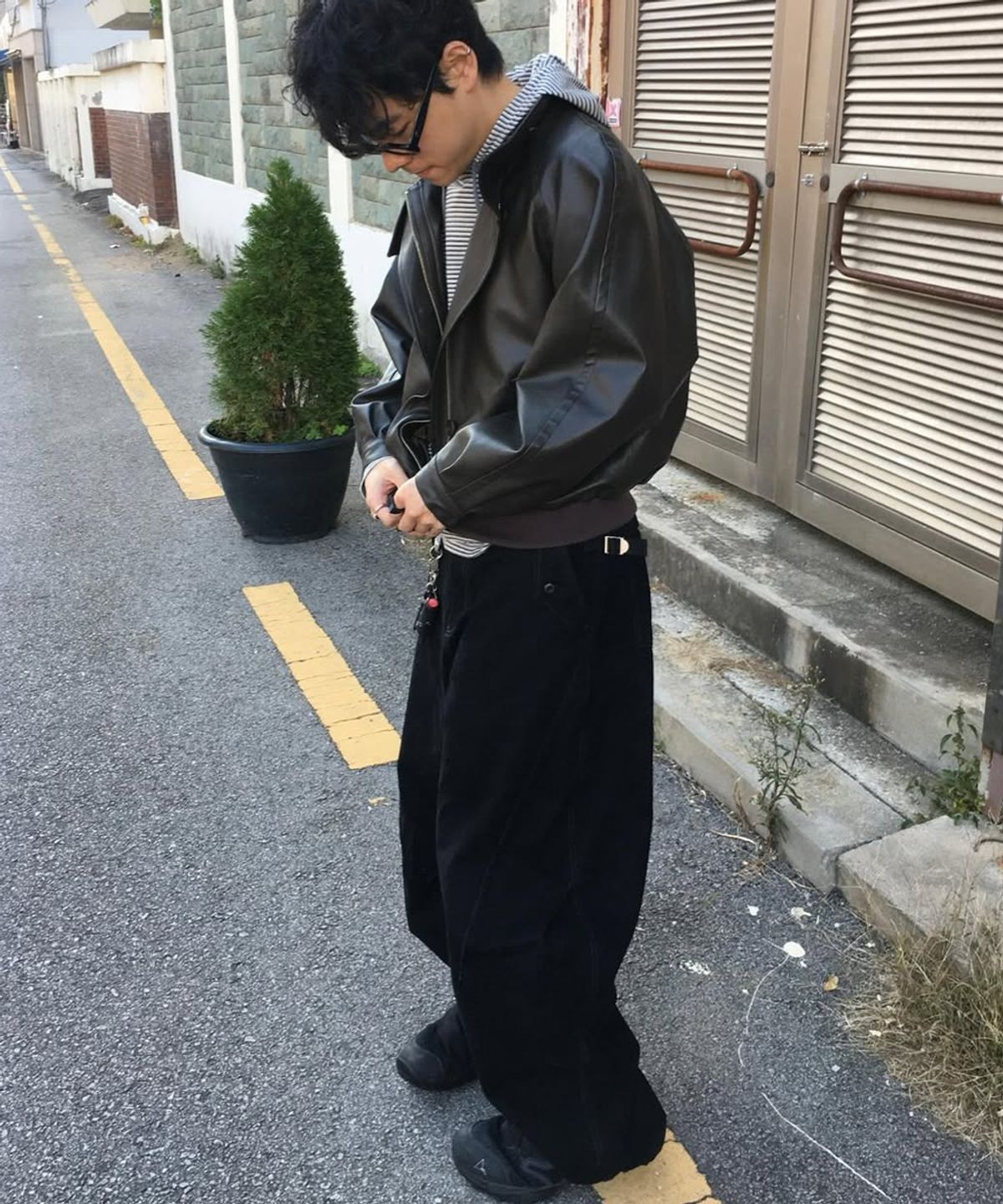 인템포무드(INTEMPOMOOD) 뉴하운 커브드 팬츠_블랙