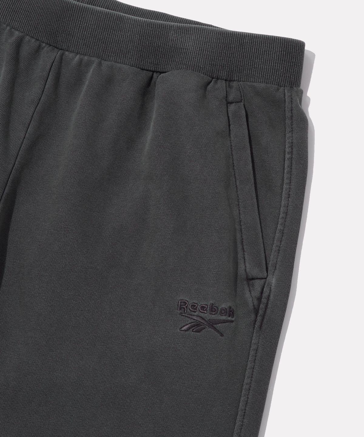 리복(REEBOK) 가먼트다잉 릴렉스 핏 와이드 스트레이트 팬츠 - 블랙
