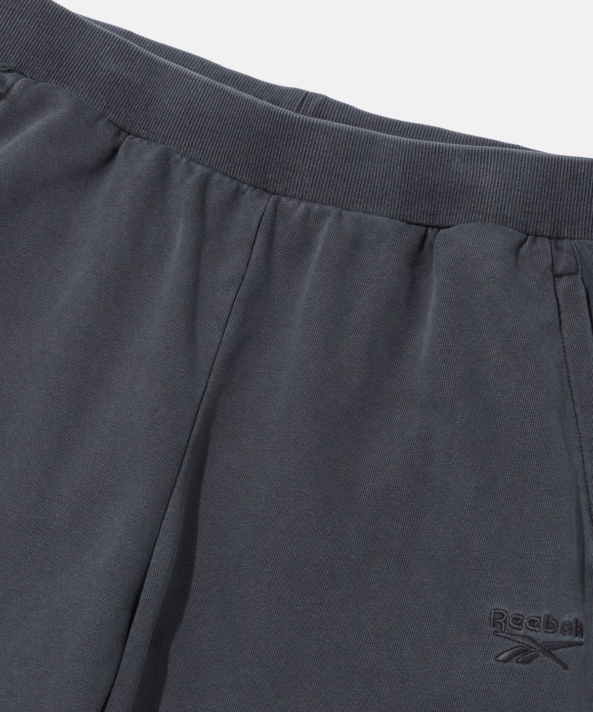 리복(REEBOK) 가먼트다잉 릴렉스 핏 와이드 스트레이트 팬츠 - 다크 그레이