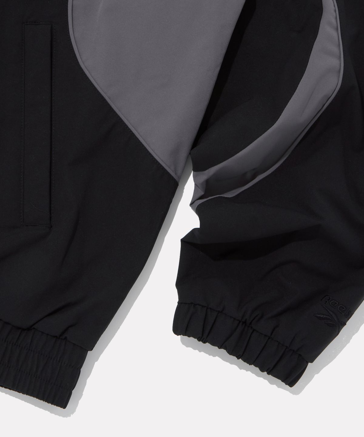 리복(REEBOK) 프리미어 웜 메쉬 윈드 브레이커 - 블랙