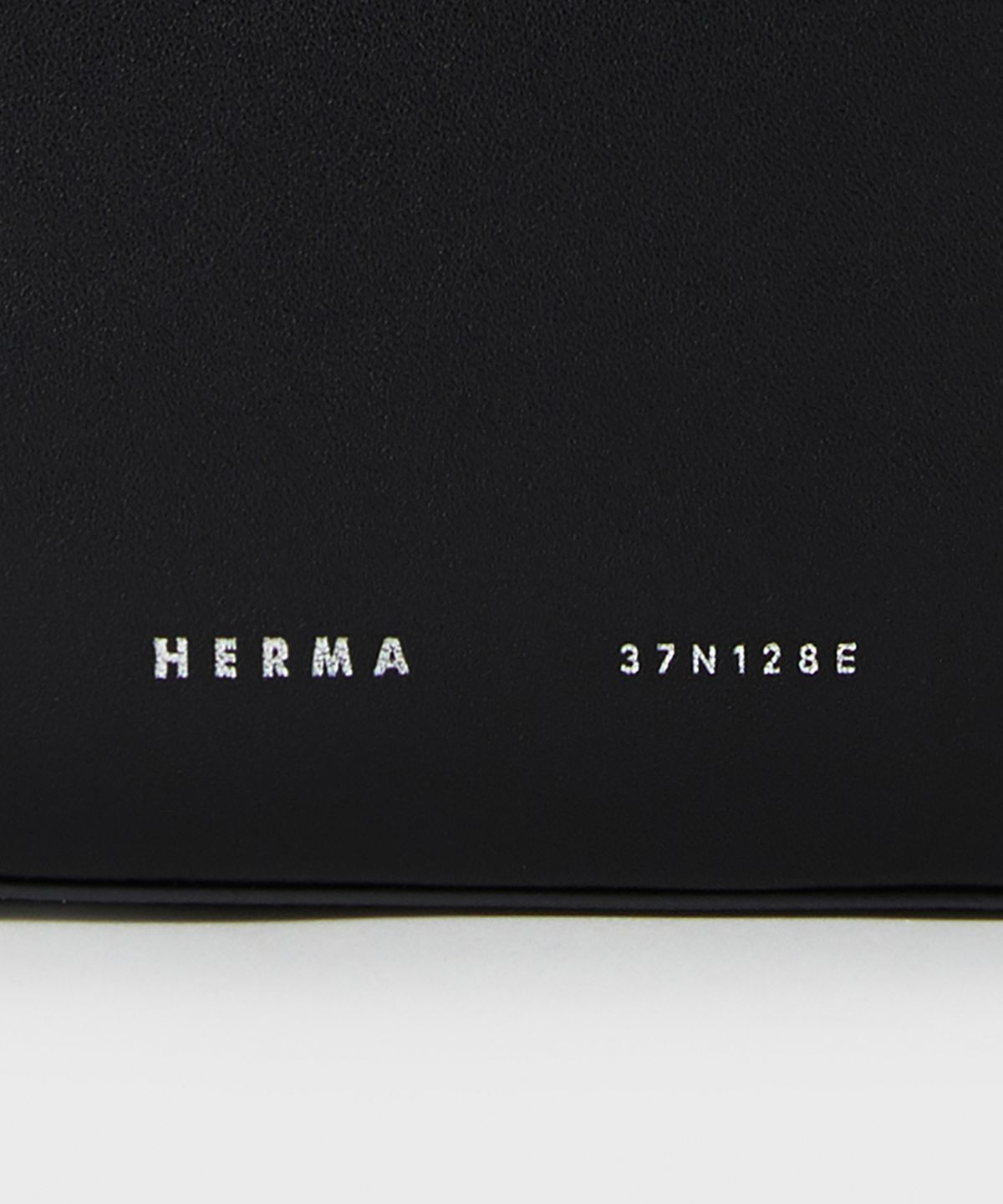 헤르마(HERMA) 쿠아 토트백 블랙
