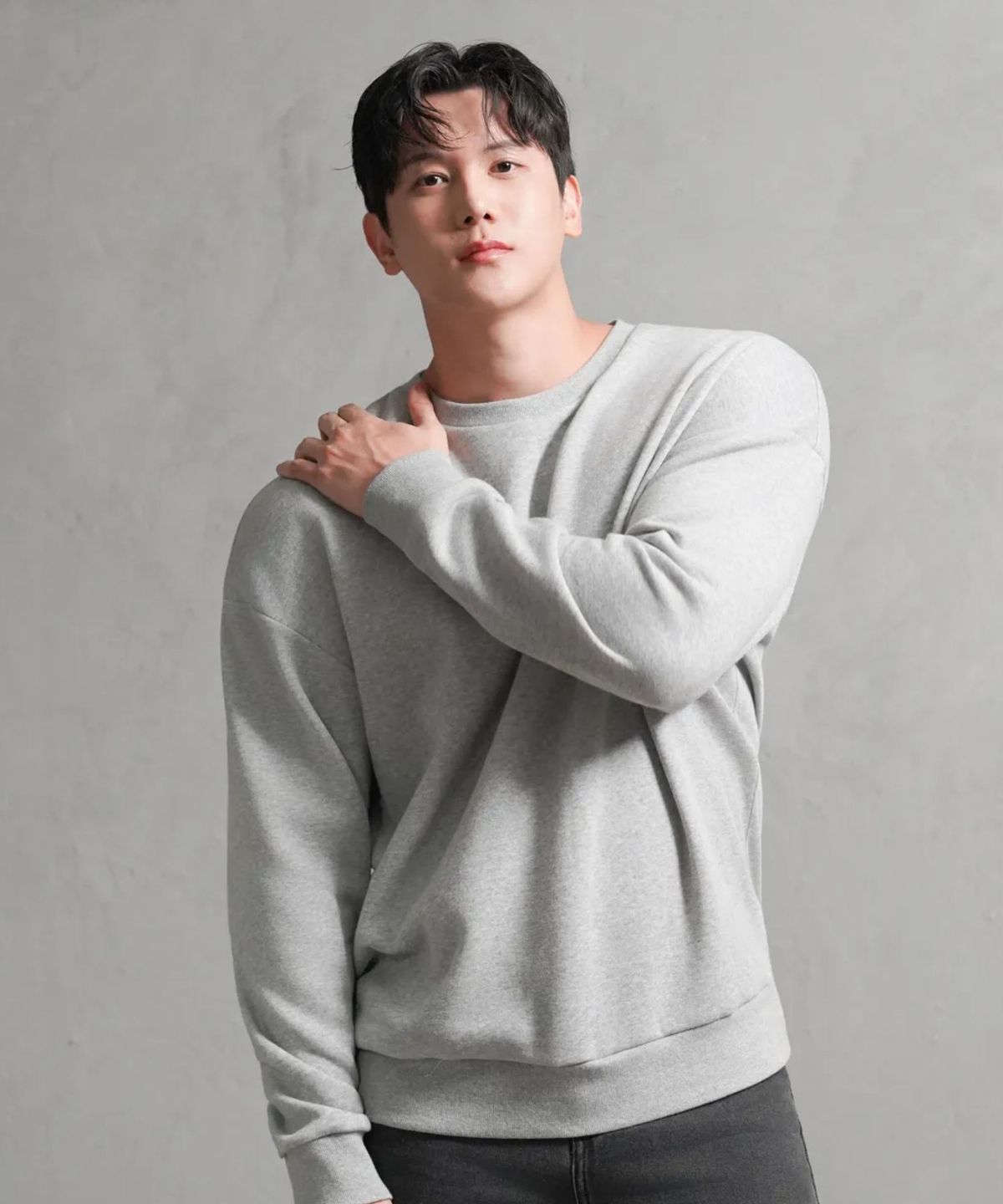 디바라(DIBALA) 어깨패드가 들어간 특허 오버핏 기모 맨투맨 디바라 시그니처 수트