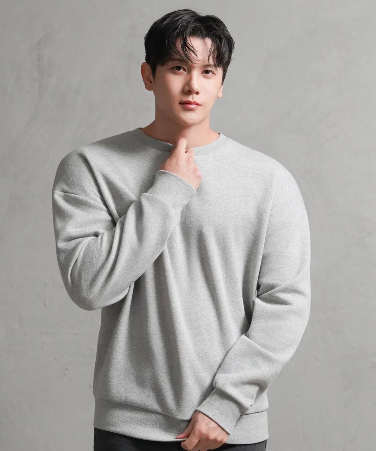 디바라(DIBALA) 어깨패드가 들어간 특허 오버핏 기모 맨투맨 디바라 시그니처 수트