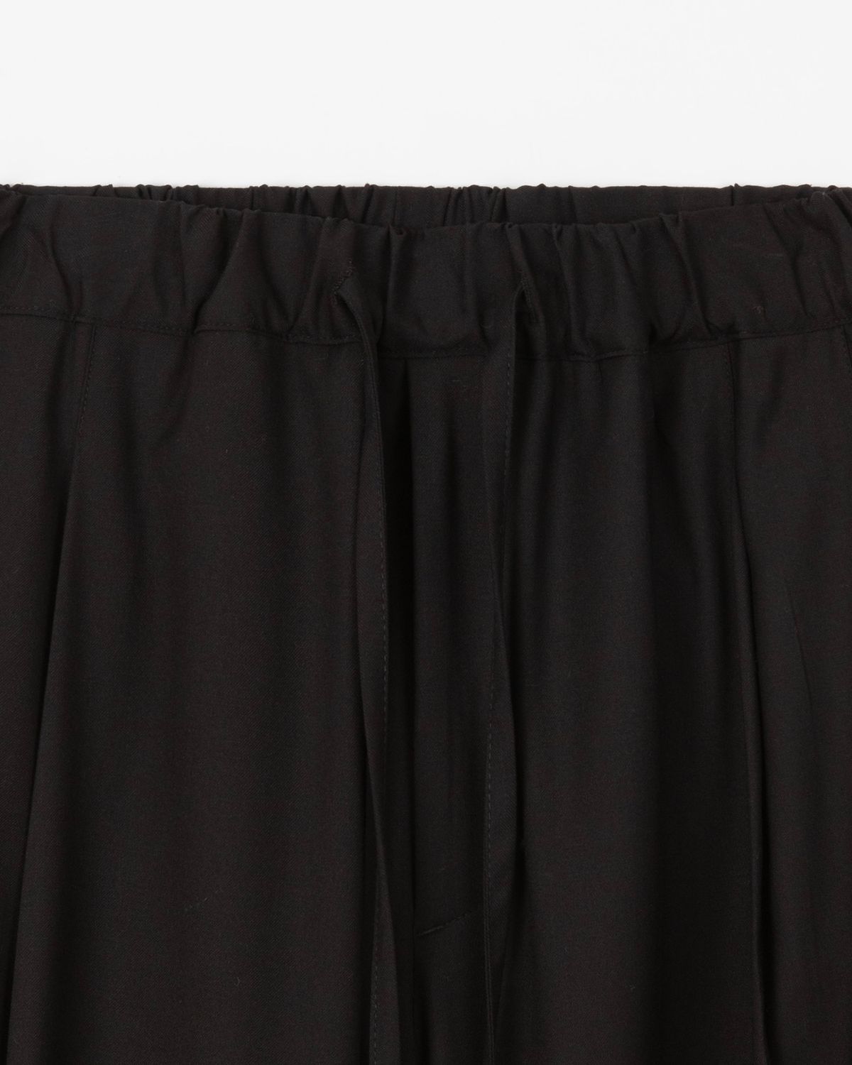 디앤드퀘스천(THEENDQUESTION) Wool band tuck pants / BLACK