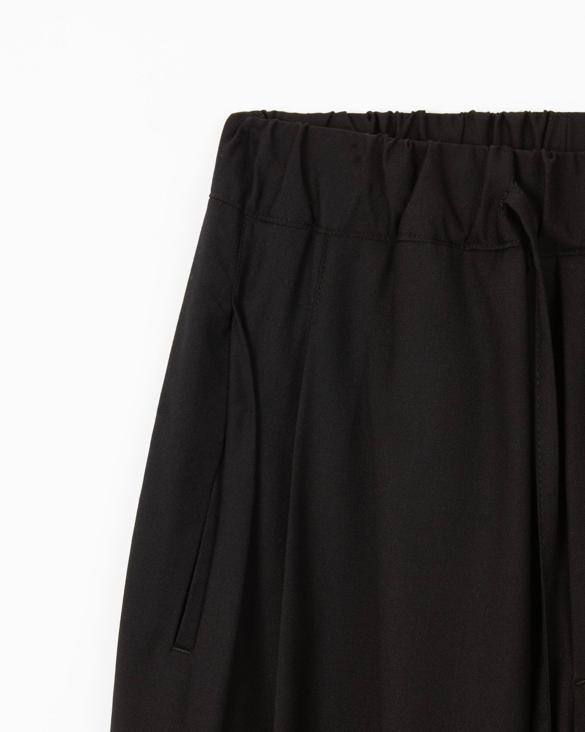 디앤드퀘스천(THEENDQUESTION) Wool band tuck pants / BLACK