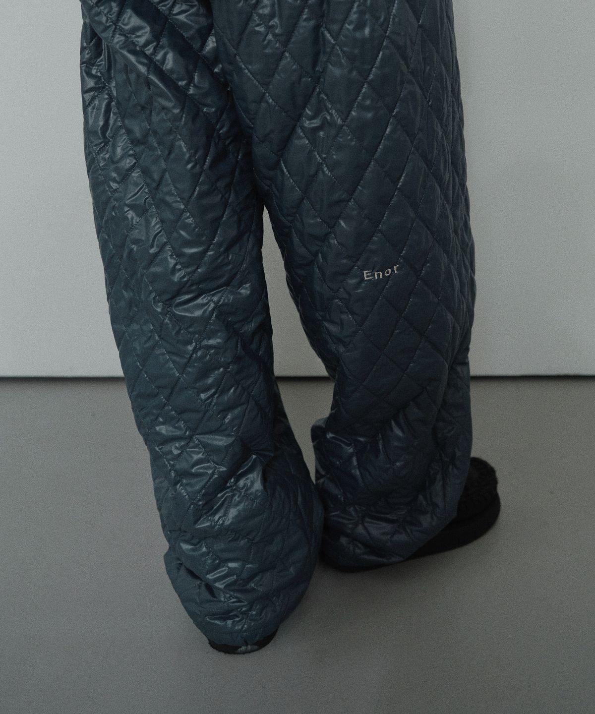 엔오르(EN OR) [CORE] QUILTED BANDING PANTS - THE QUIET BLUE