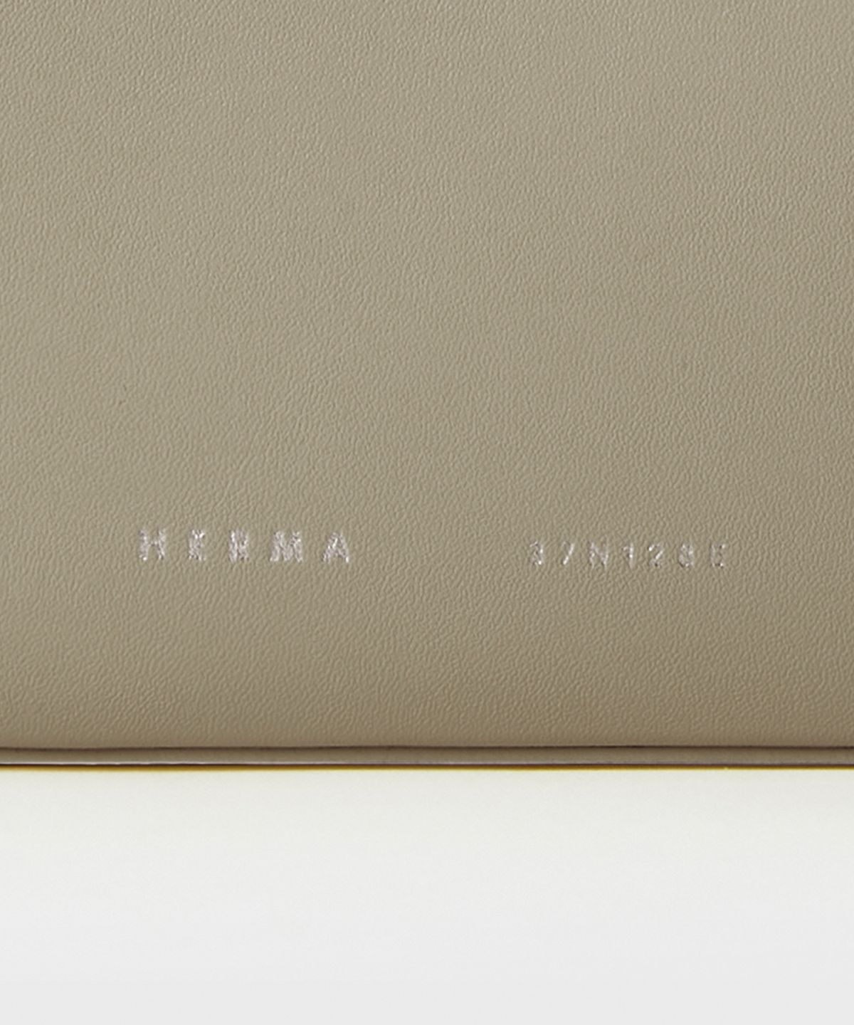 헤르마(HERMA) 쿠아 토트백 에크루
