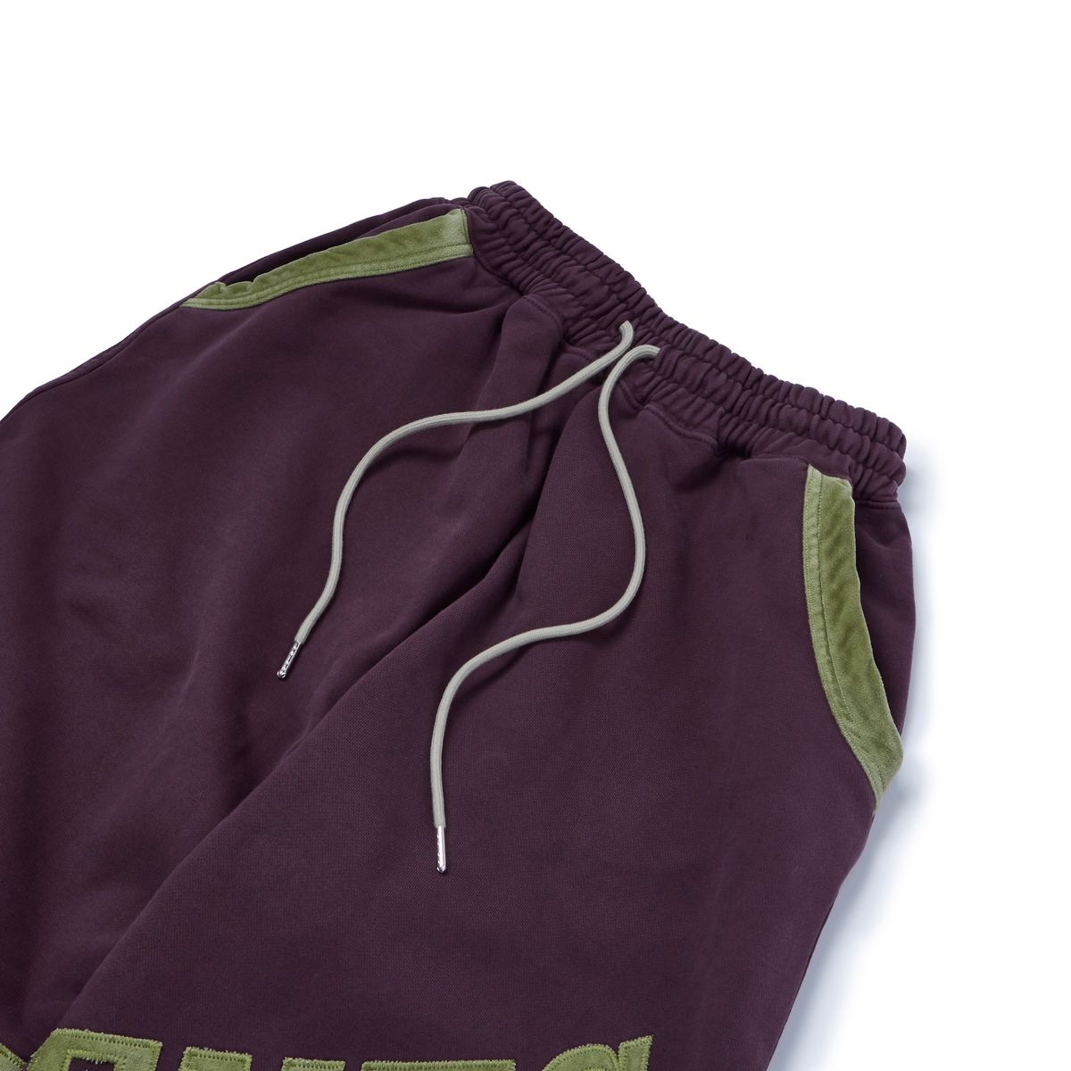 가먼츠팹(GARMENTS FAB) Velvet Applique Sweatpants (PURPLE)