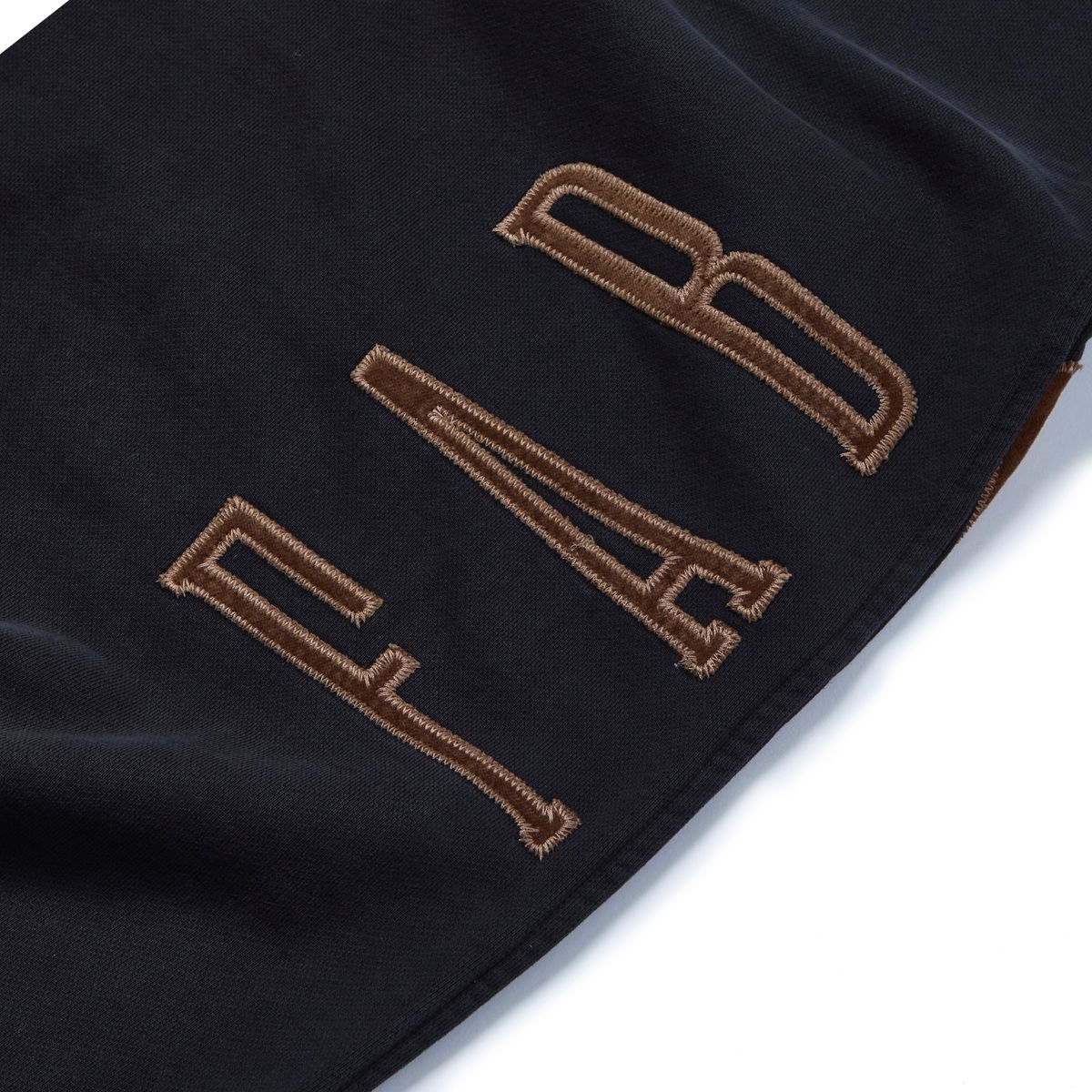 가먼츠팹(GARMENTS FAB) Velvet Applique Sweatpants (BLACK)