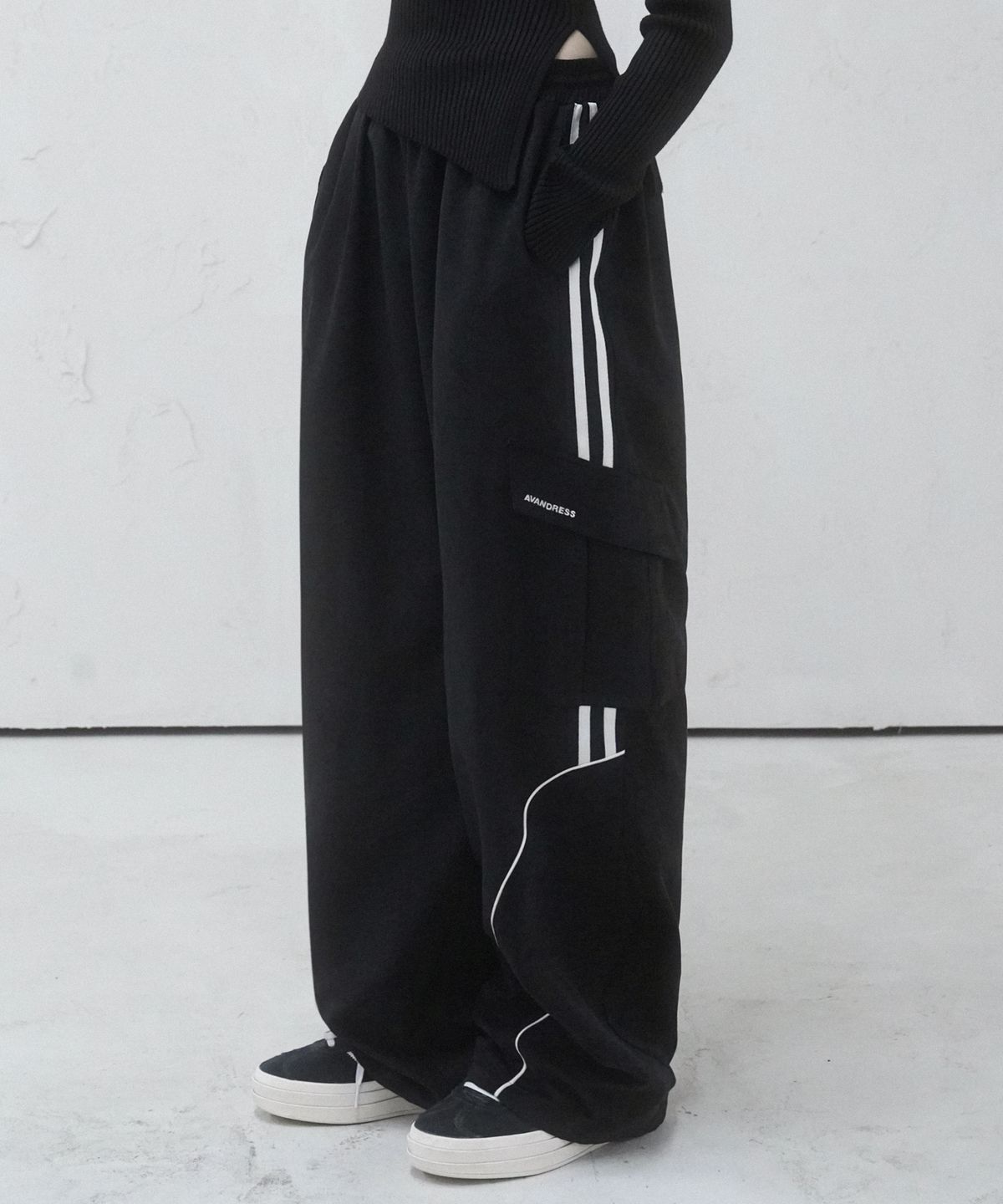 어반드레스(AVANDRESS) [SET] Bliss Hood Zip-up + Unisex Bliss Suede Wide Pants