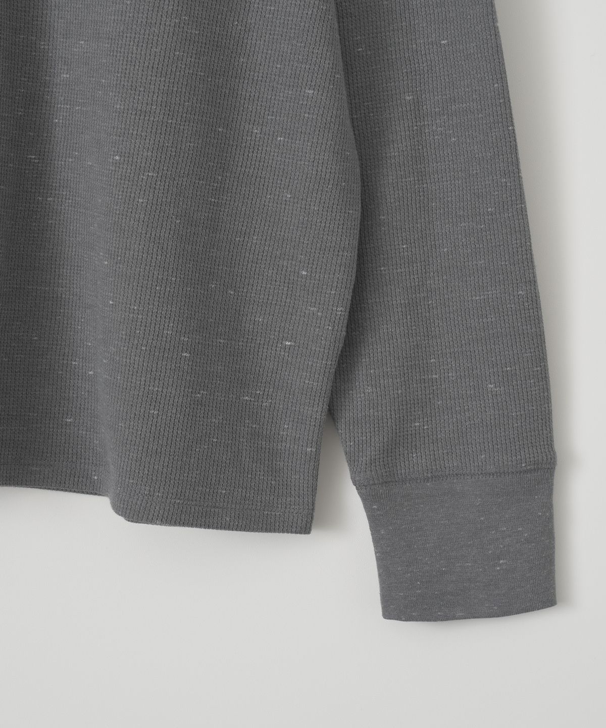 어나더 오피스(ANOTHER OFFICE) Waffle Henley Pullover (Frost gray)
