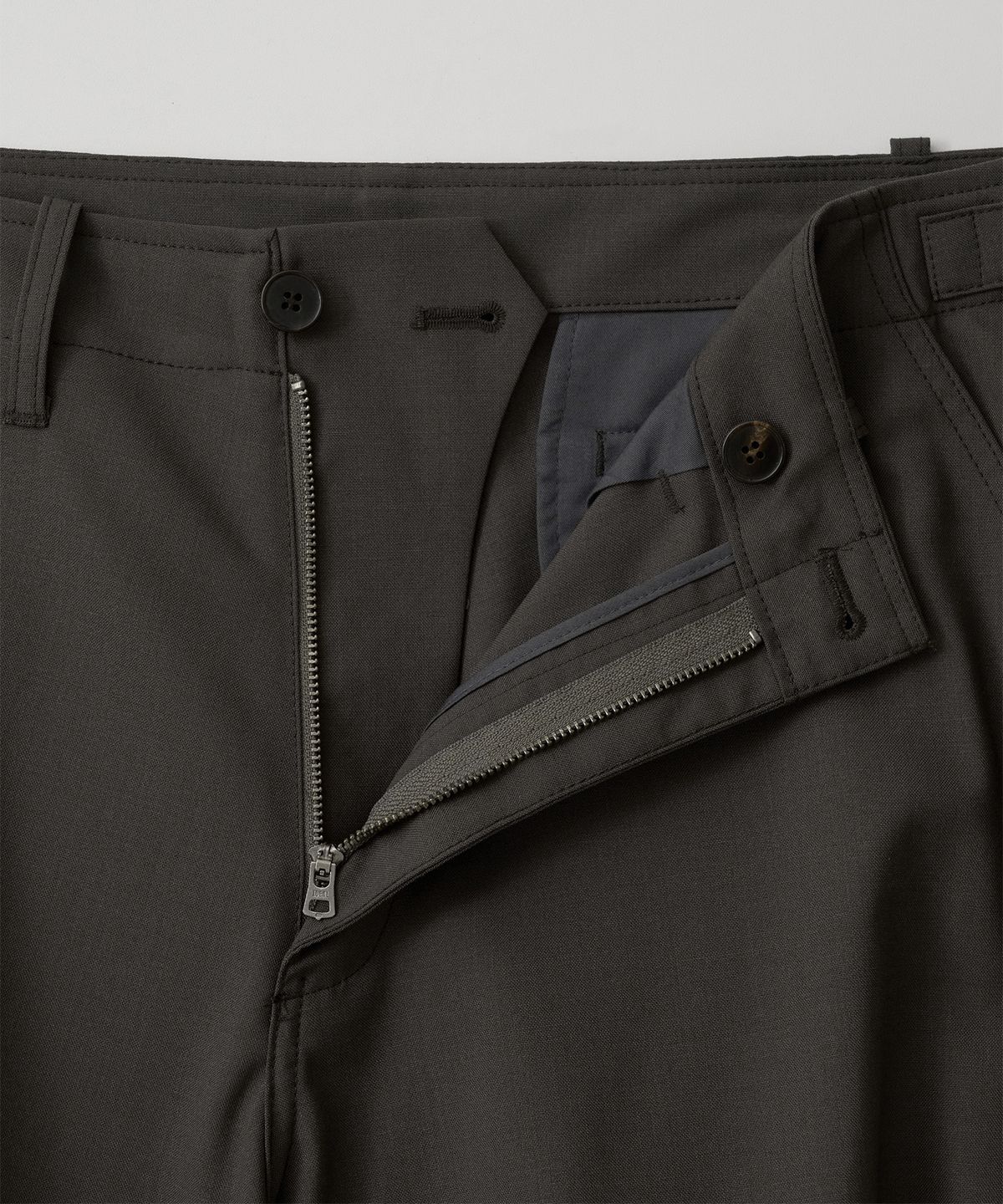 어나더 오피스(ANOTHER OFFICE) Tropical-Wool Utility Pants (Dark oak)