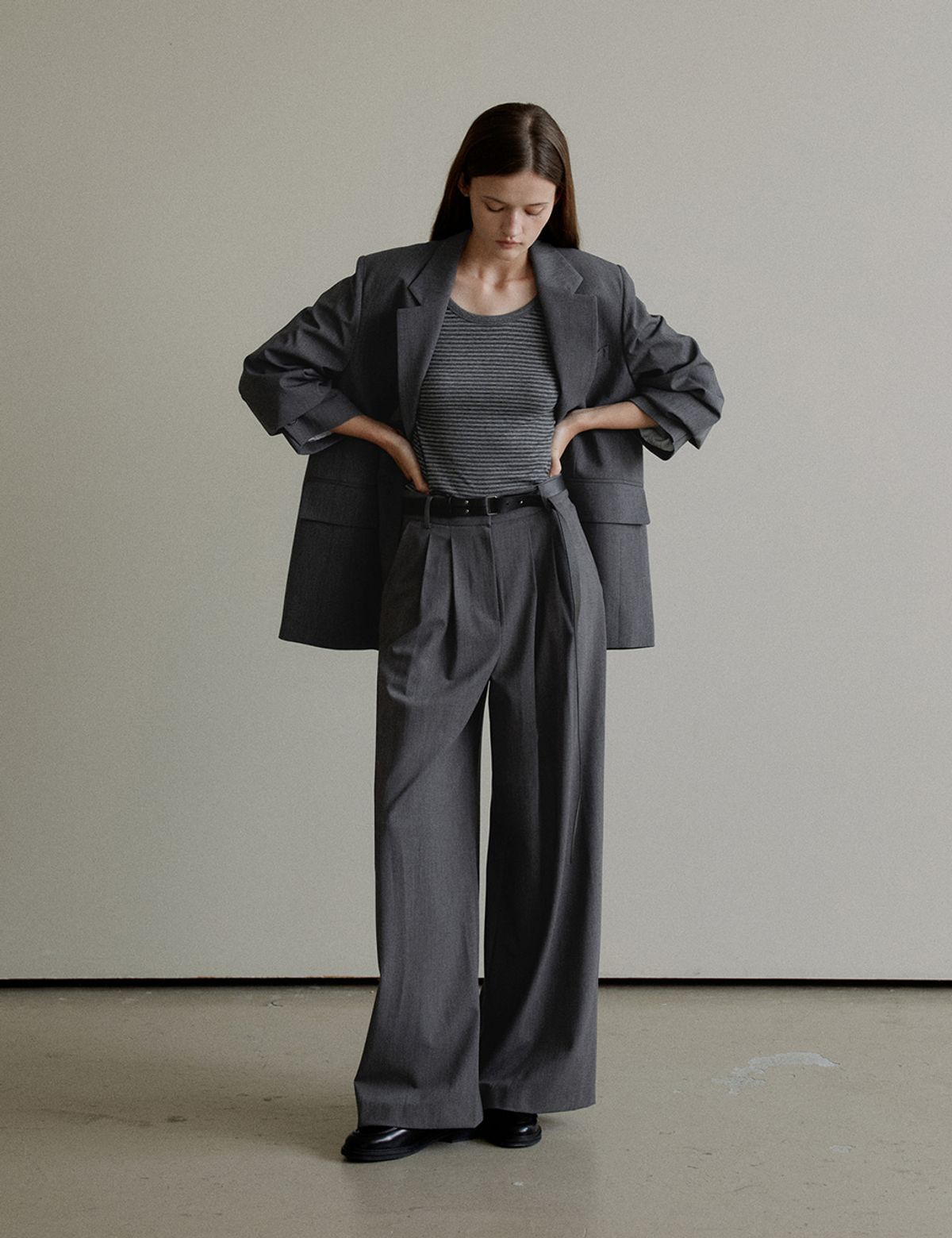 더엘로(THEELO) Wool blended two tuck wide pants (Gray)