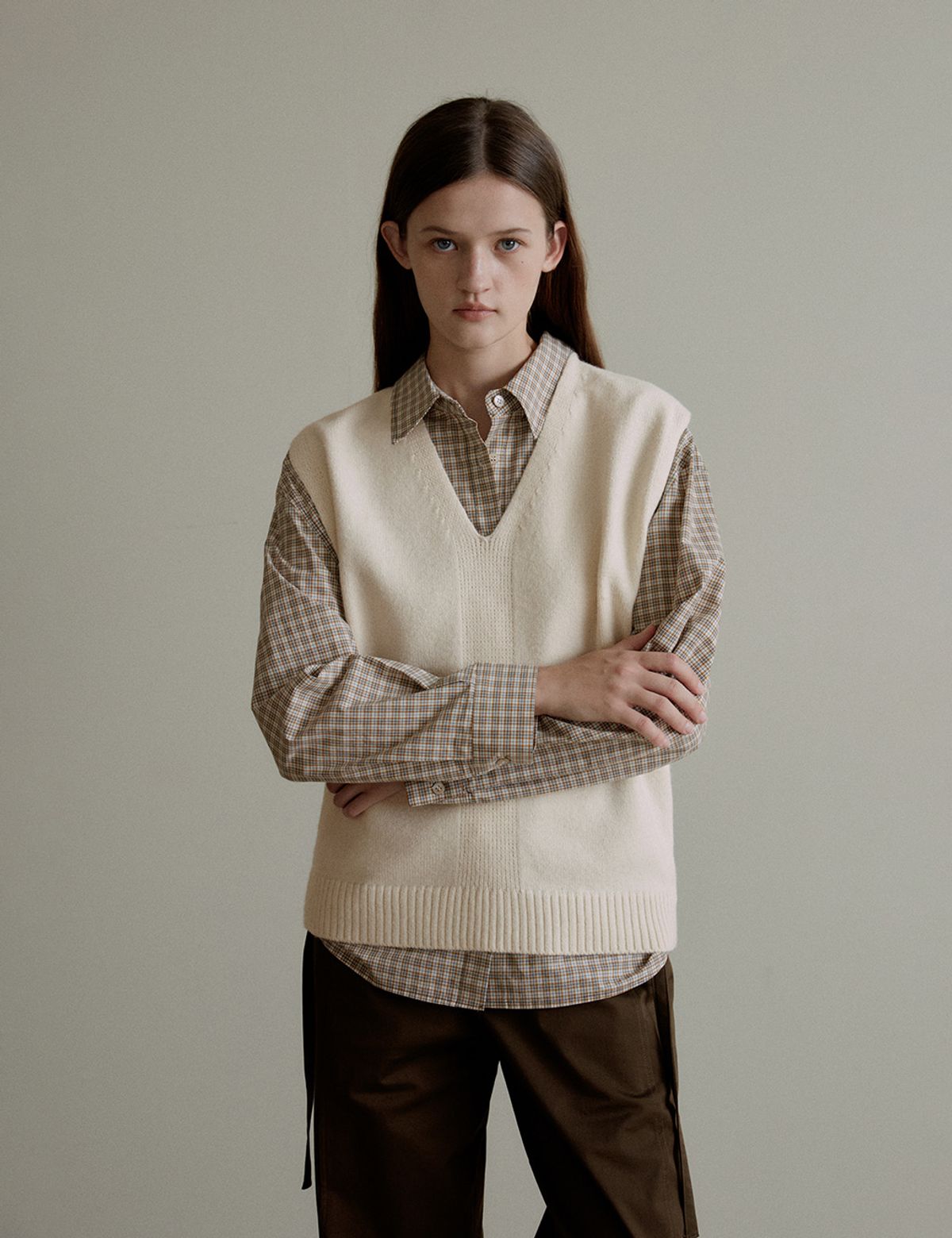 더엘로(THEELO) Simple Knit Vest (Beige)