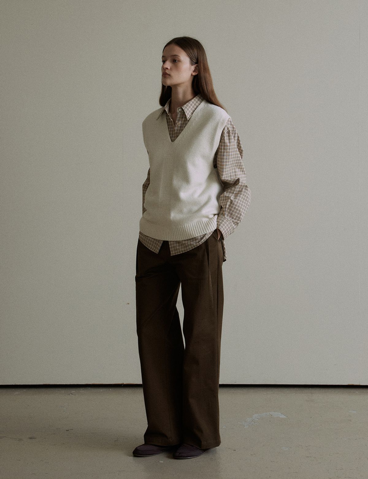 더엘로(THEELO) Simple Knit Vest (Beige)