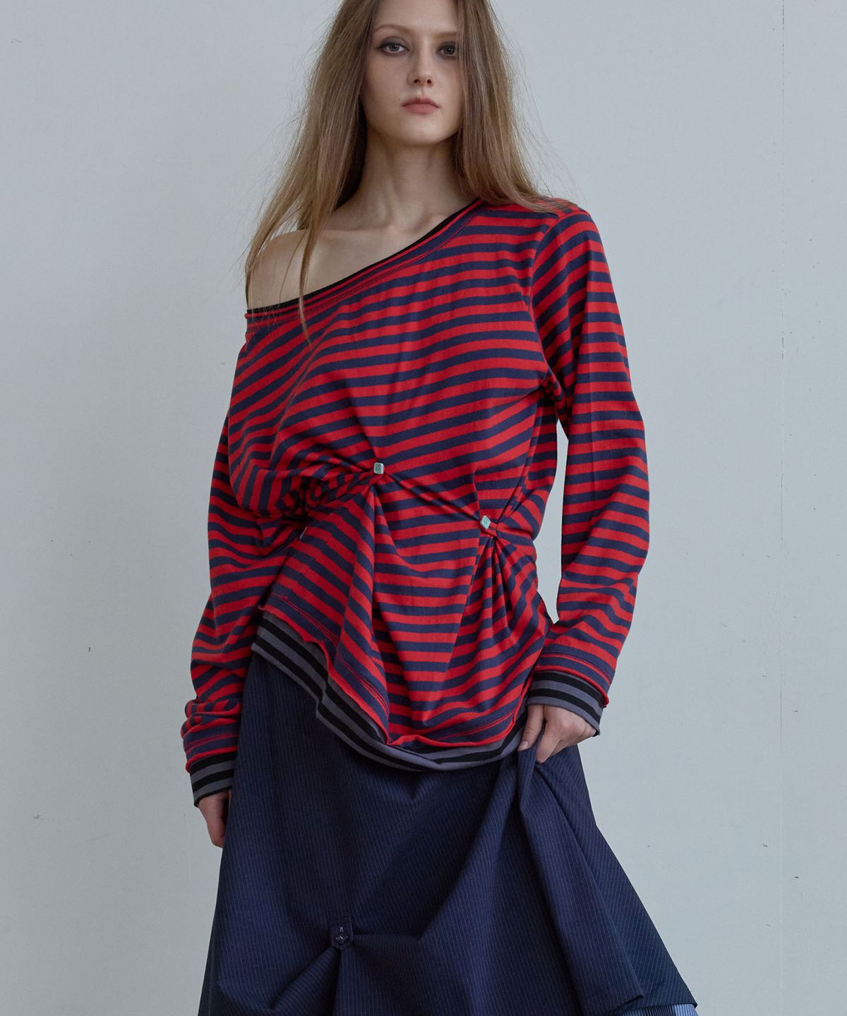 헤레틱(HERETIC) BUTTON STRIPE RAW EDGE T-SHIRT / red