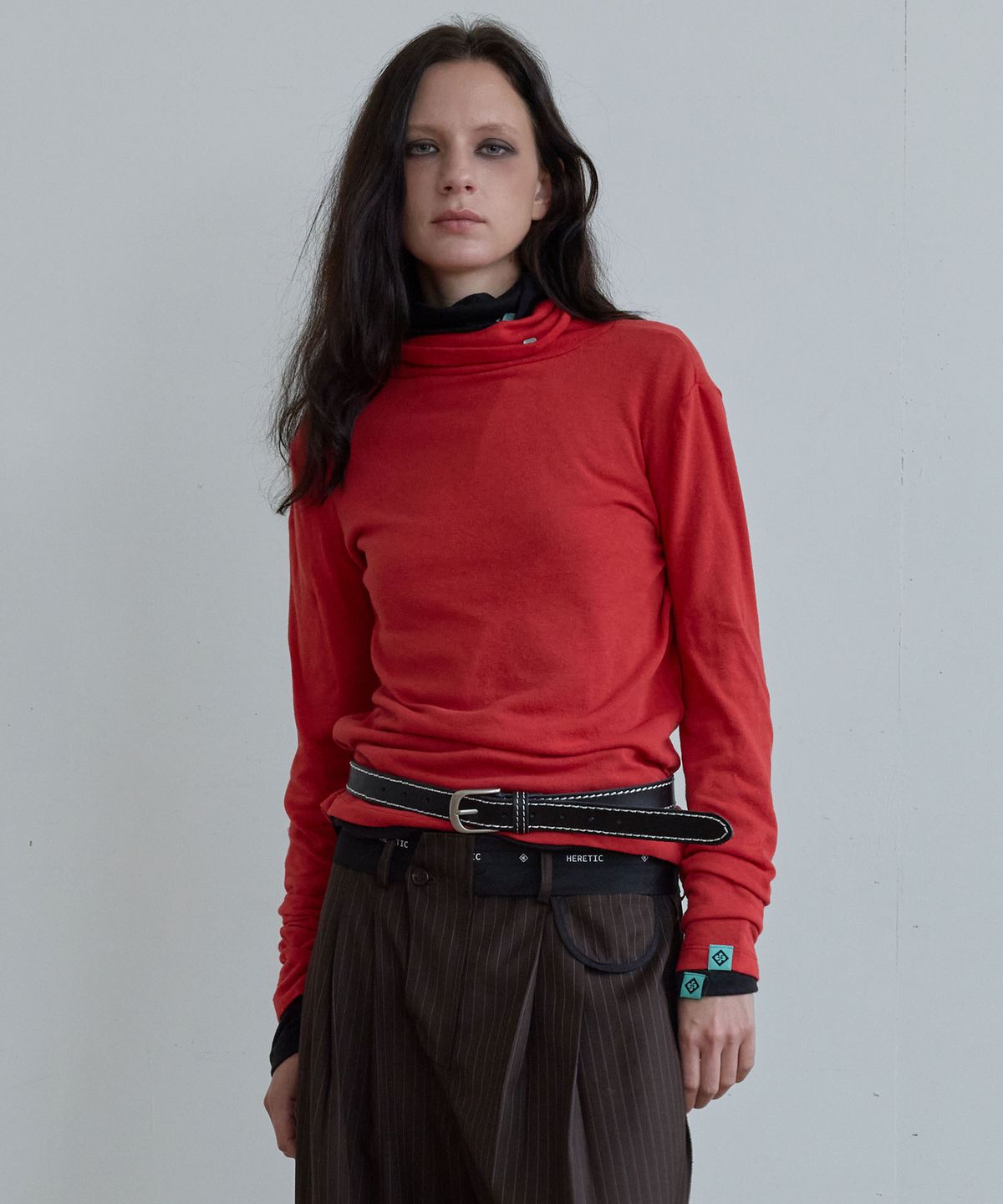헤레틱(HERETIC) BUTTON TURTLE NECK / red