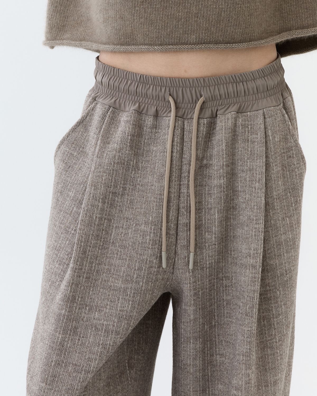 디앤드퀘스천(THEENDQUESTION) Knit tuck wide pants / BEIGE