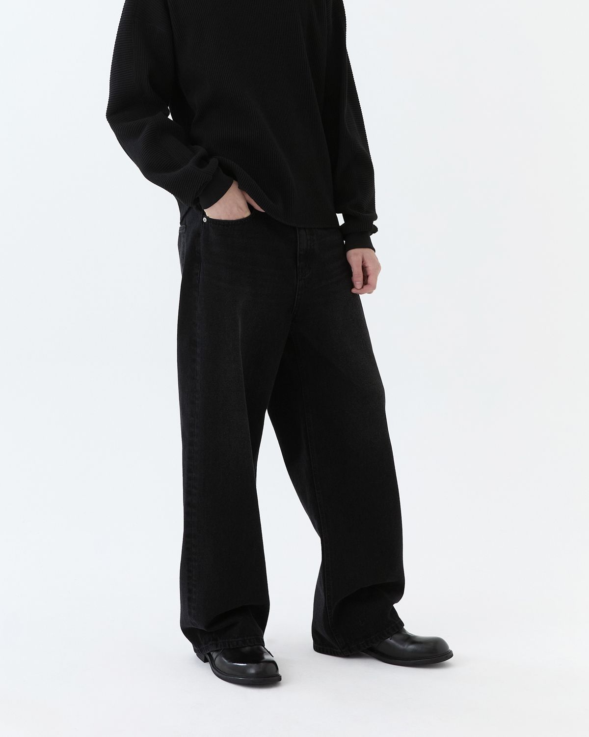 디앤드퀘스천(THEENDQUESTION) Black washed jeans / BLACK