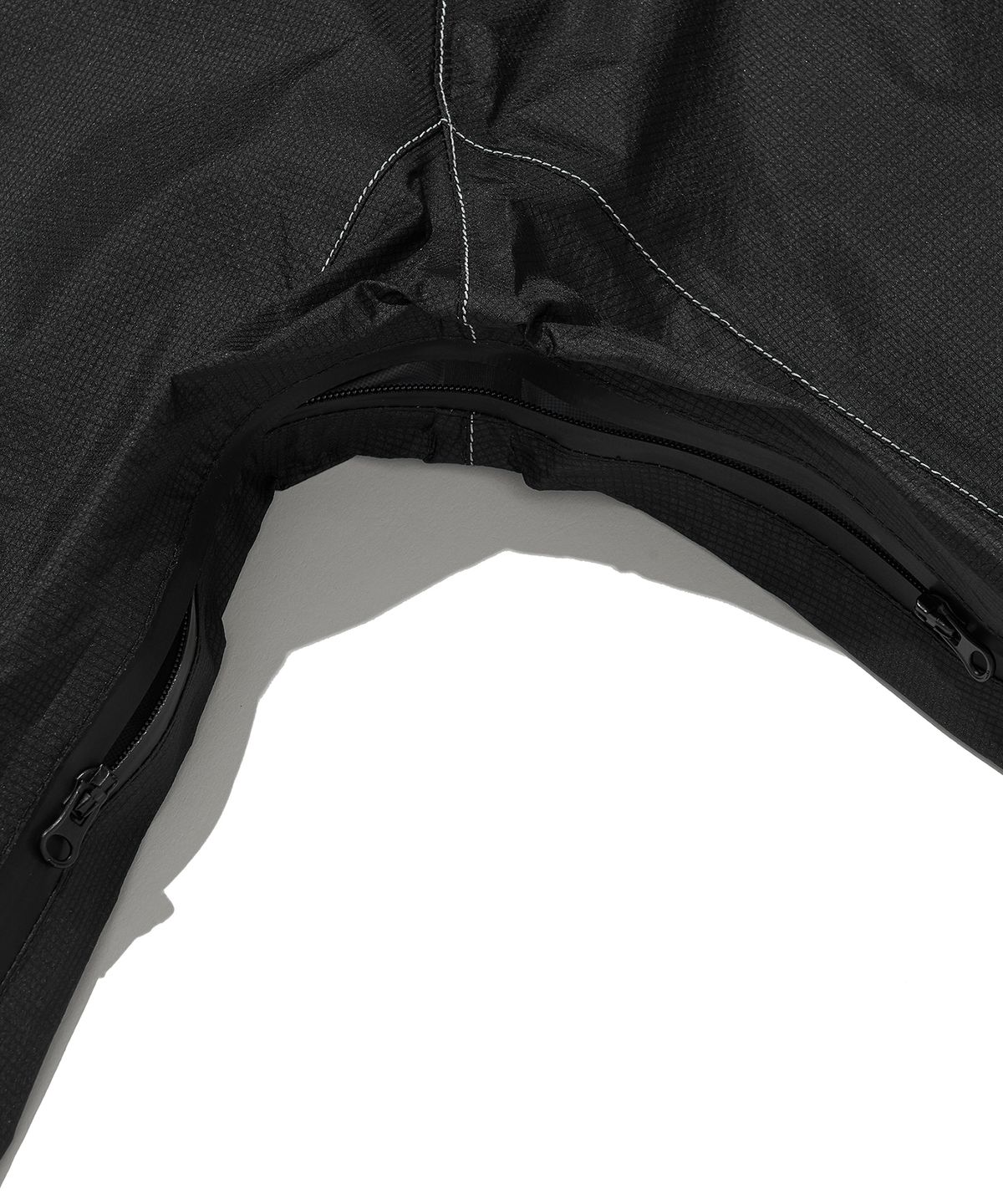 웰터 익스페리먼트(WELTER EXPERIMENT) VETRA SEALED WINDBREAKER JACKET_BLACK