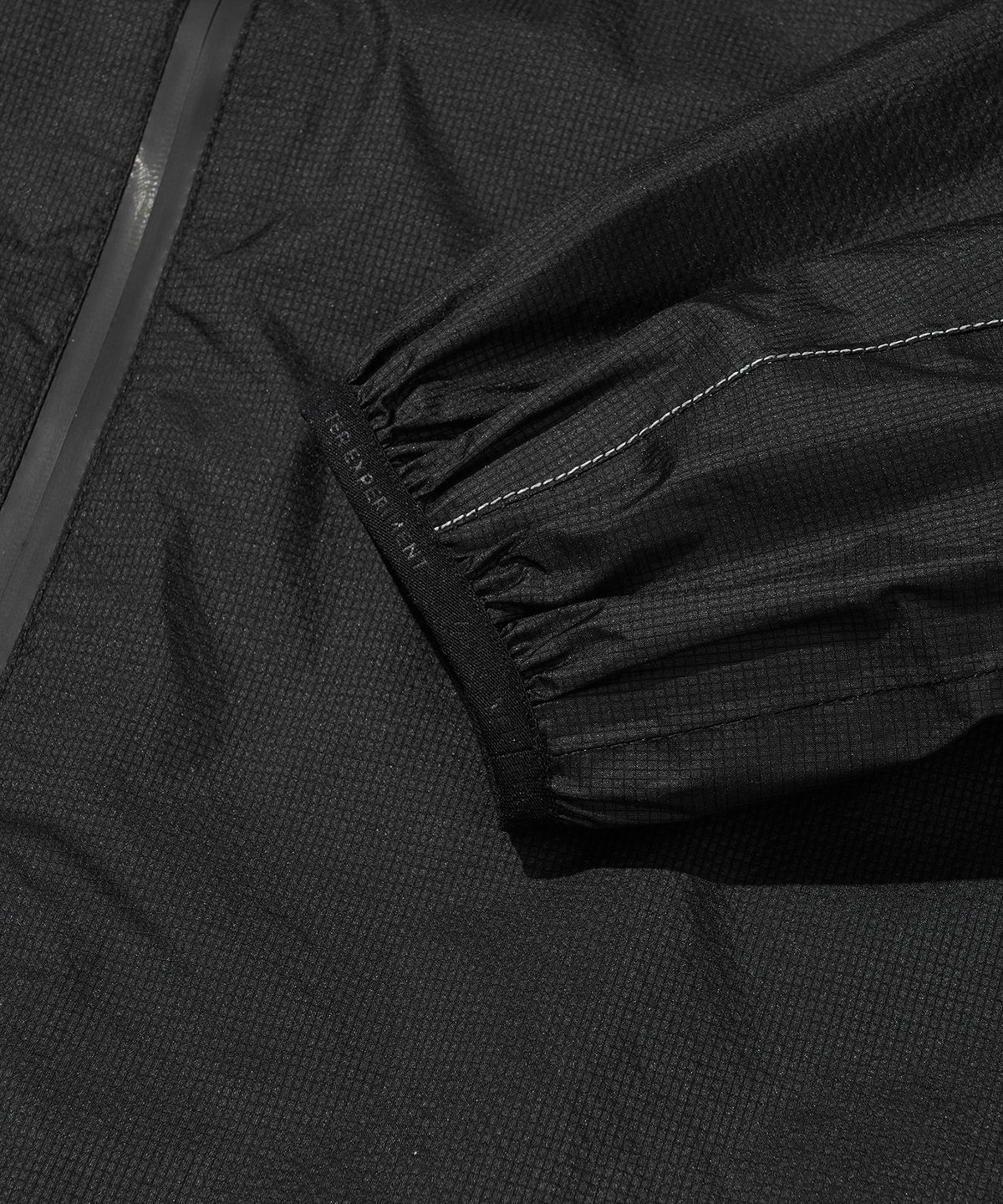 웰터 익스페리먼트(WELTER EXPERIMENT) VETRA SEALED WINDBREAKER JACKET_BLACK