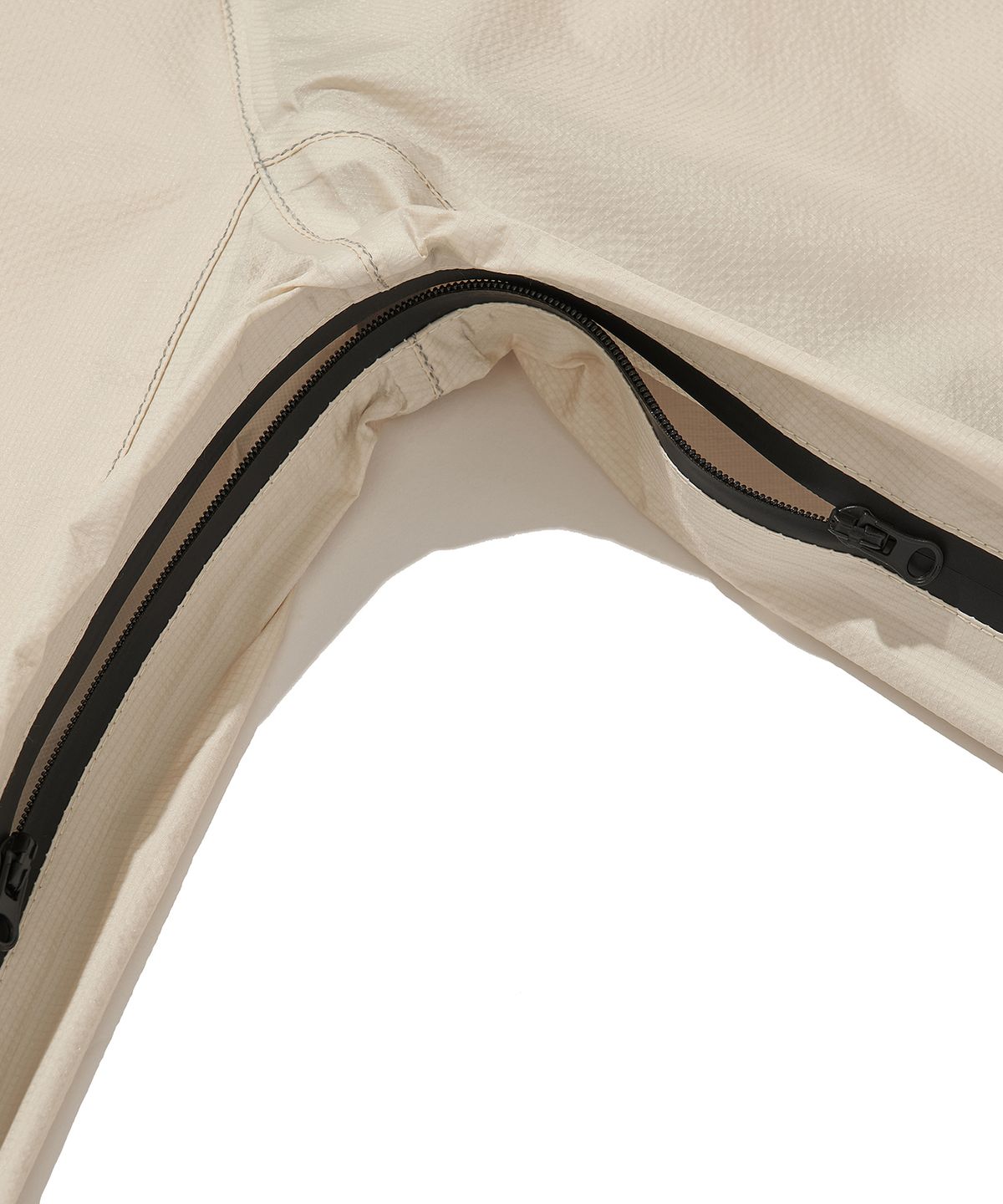 웰터 익스페리먼트(WELTER EXPERIMENT) VETRA SEALED WINDBREAKER JACKET_IVORY
