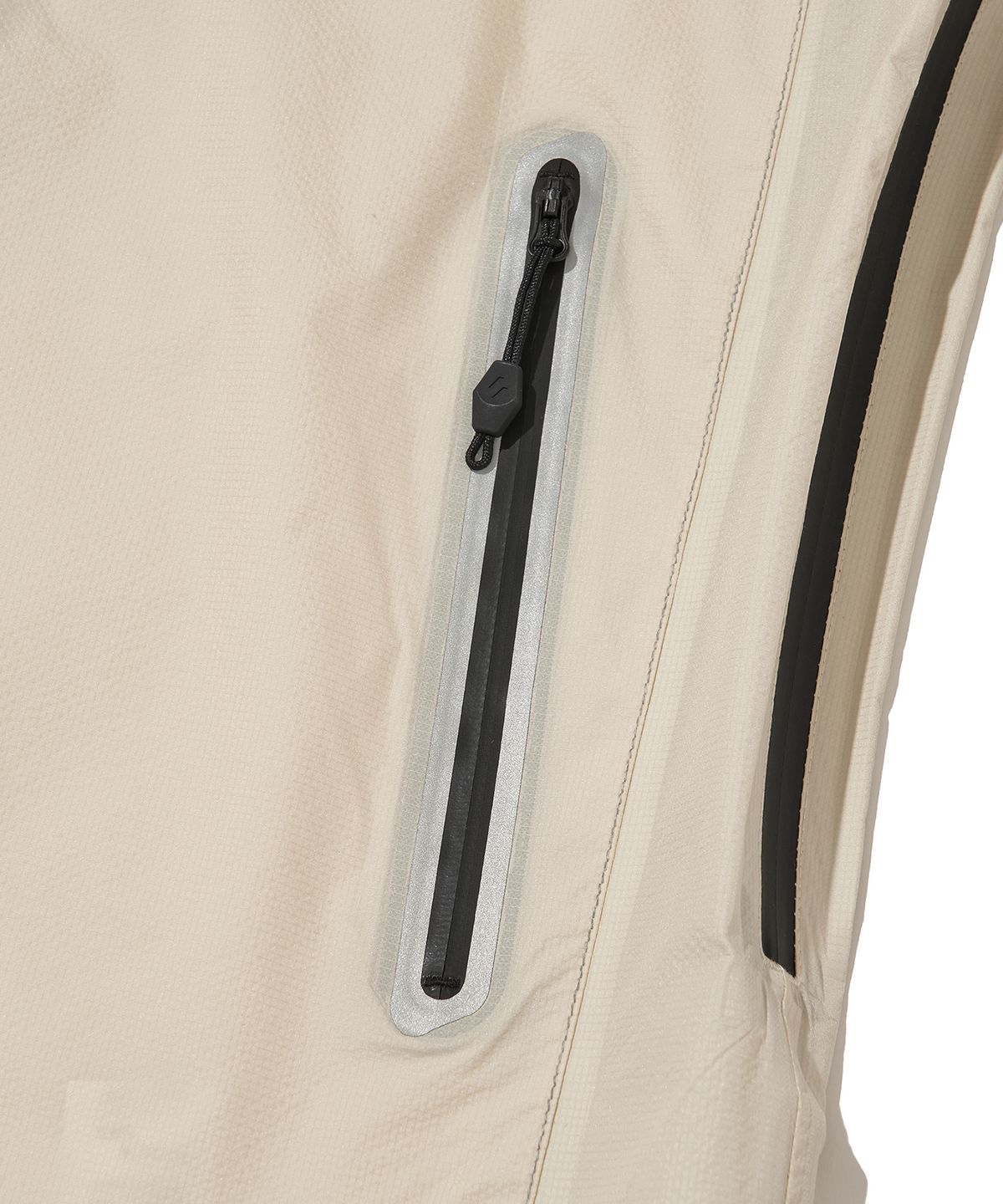 웰터 익스페리먼트(WELTER EXPERIMENT) VETRA SEALED WINDBREAKER JACKET_IVORY